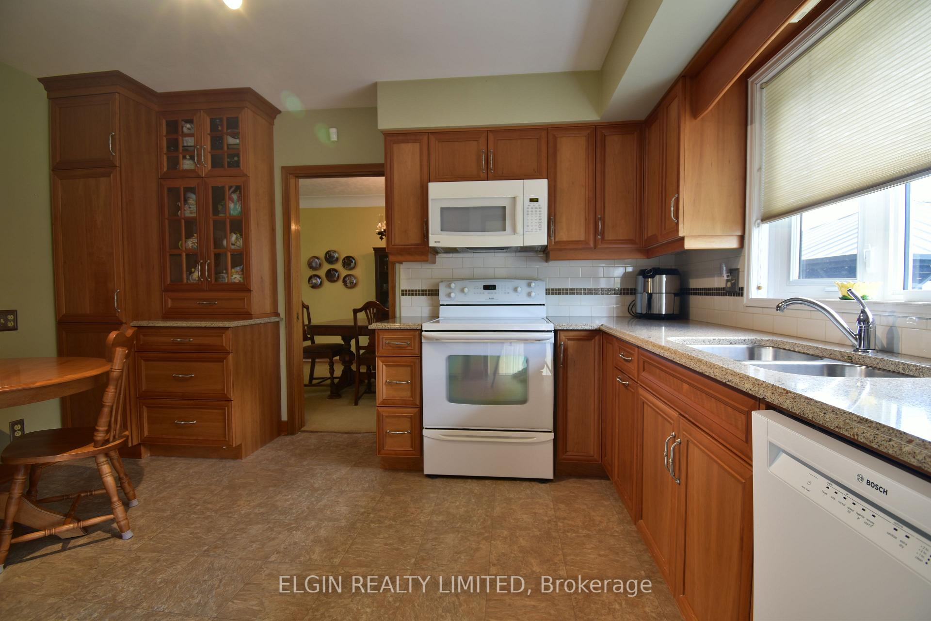 Photo 6 of 18 Pullen Avenue, St. Thomas — HOMEH