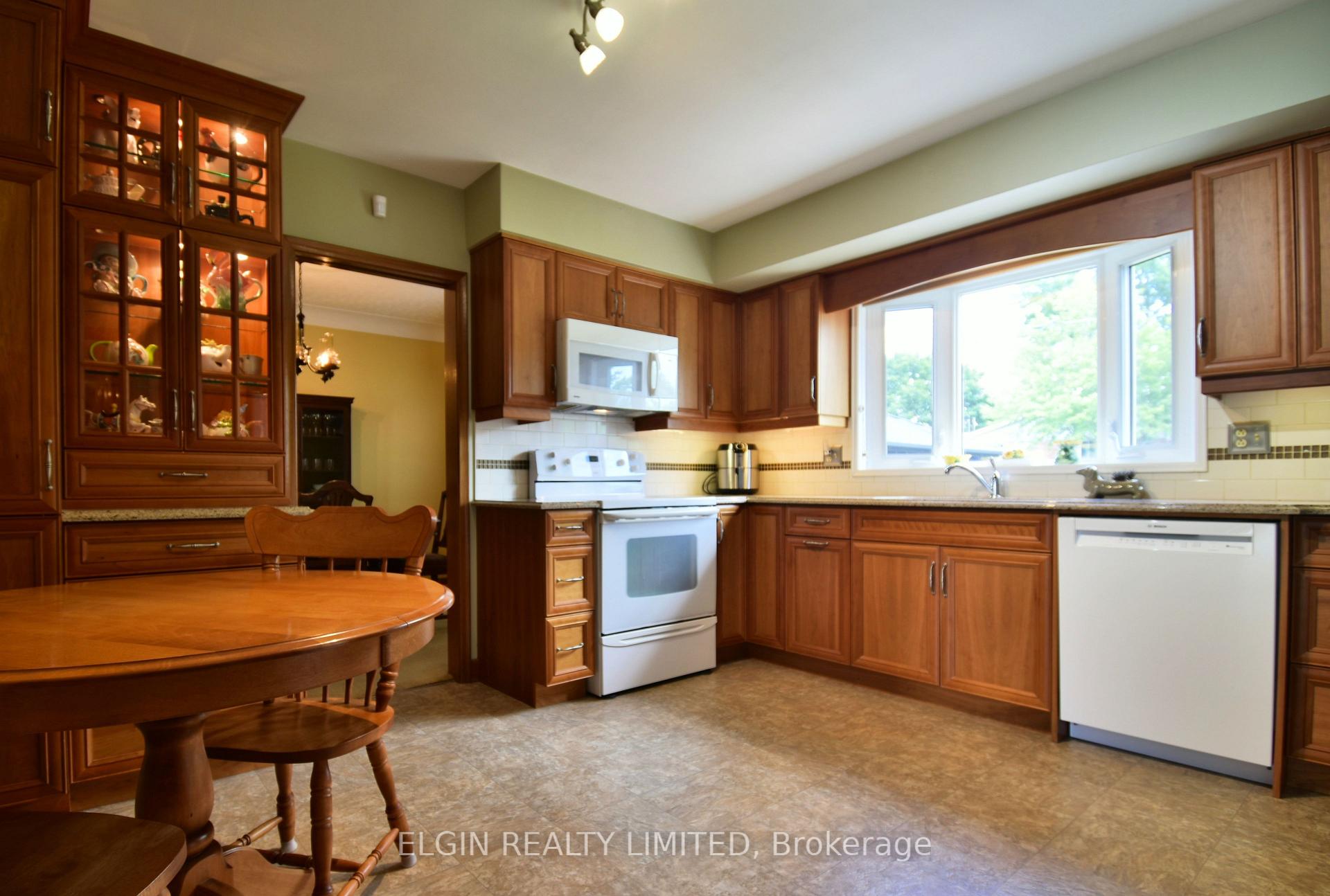 Photo 8 of 18 Pullen Avenue, St. Thomas — HOMEH
