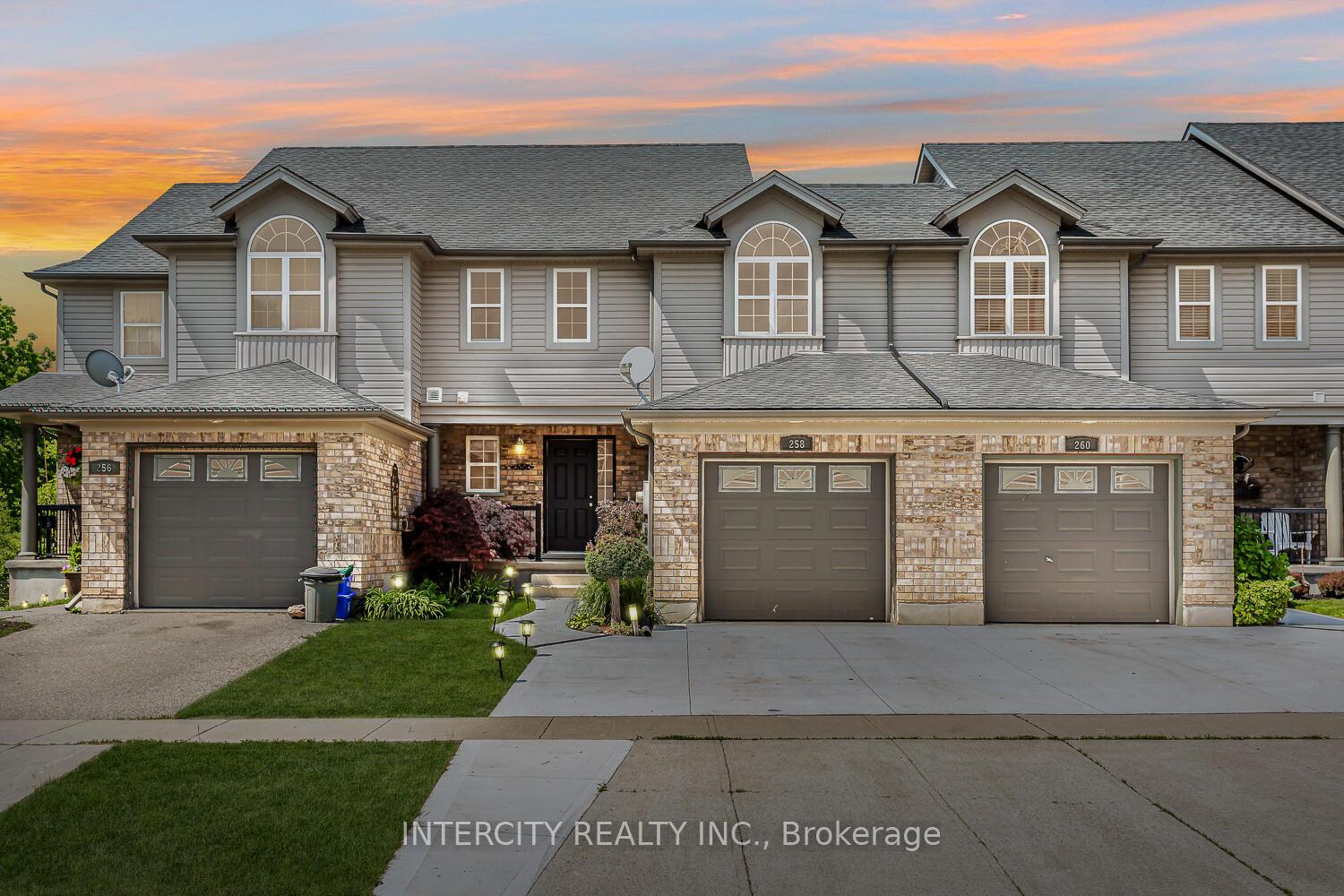Photo 2 of 258 Mcmeeken Drive, Cambridge, Hespeler Village — HOMEH