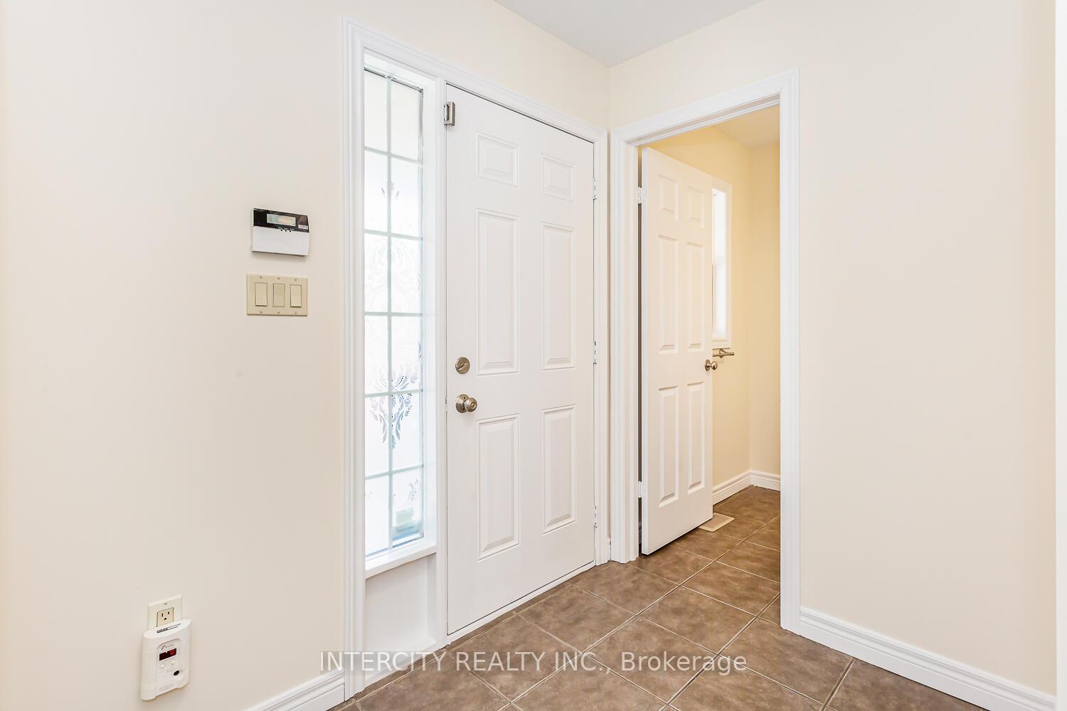 Photo 4 of 258 Mcmeeken Drive, Cambridge, Hespeler Village — HOMEH