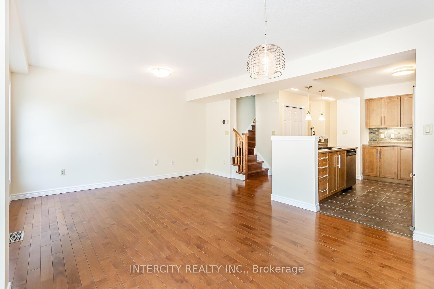 Photo 8 of 258 Mcmeeken Drive, Cambridge, Hespeler Village — HOMEH