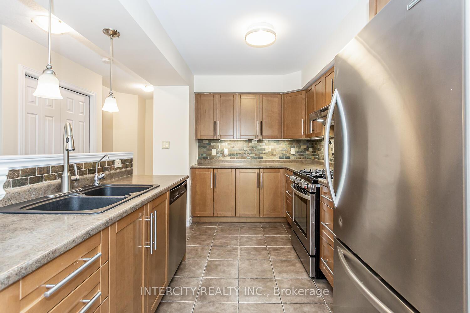 Photo 10 of 258 Mcmeeken Drive, Cambridge, Hespeler Village — HOMEH