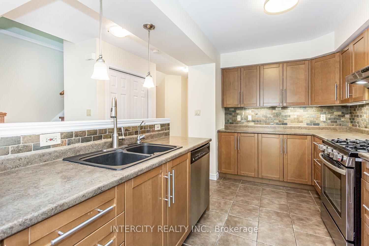 Photo 11 of 258 Mcmeeken Drive, Cambridge, Hespeler Village — HOMEH