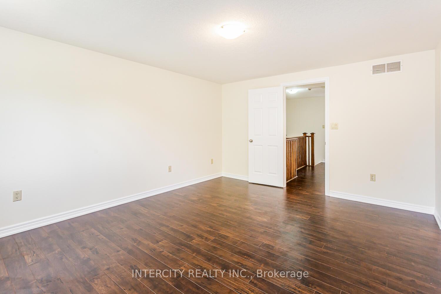 Photo 16 of 258 Mcmeeken Drive, Cambridge, Hespeler Village — HOMEH