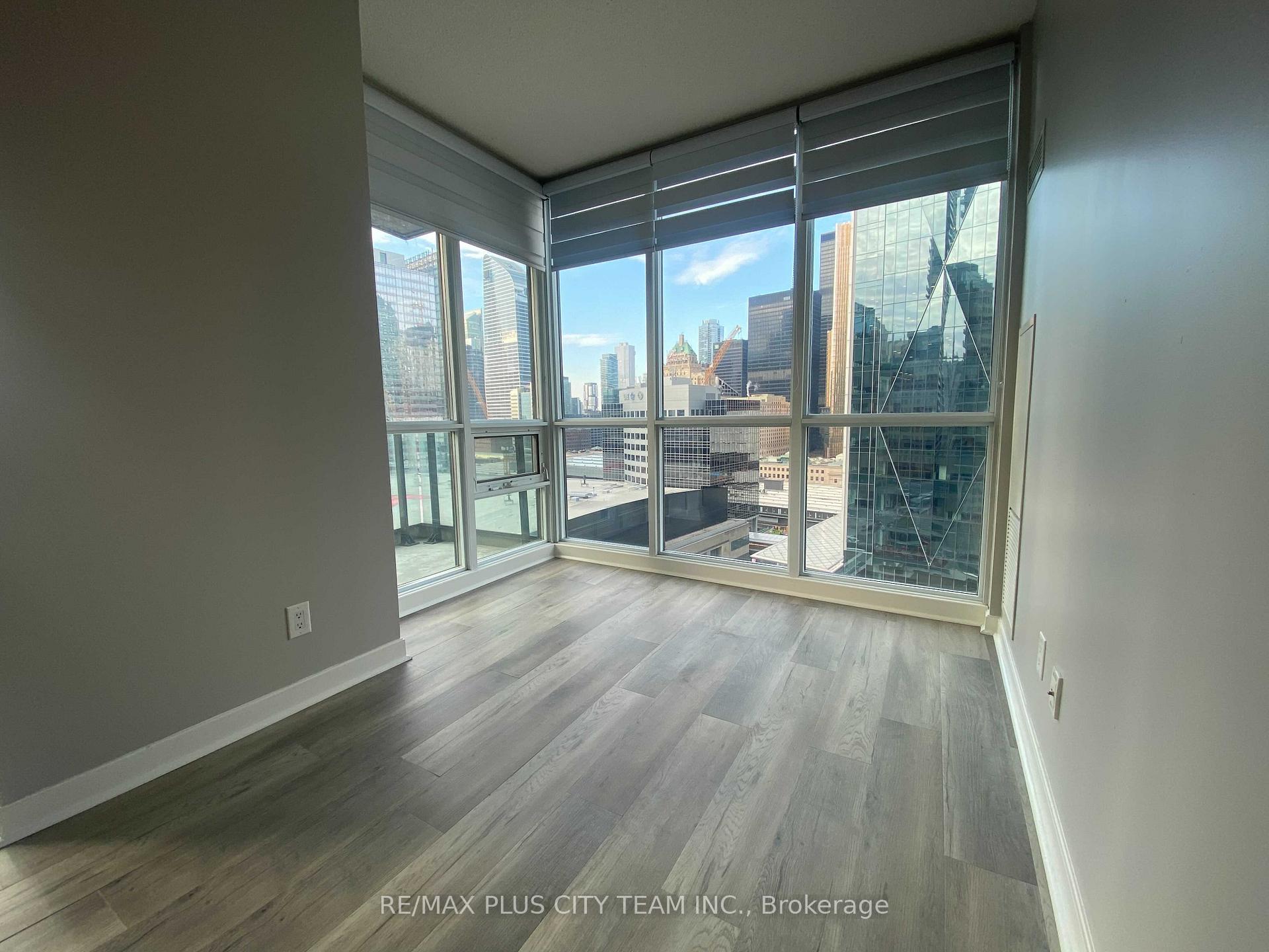 Photo 2 of Unit 1802, 18 Harbour Street, Toronto, Waterfront Communities — HOMEH