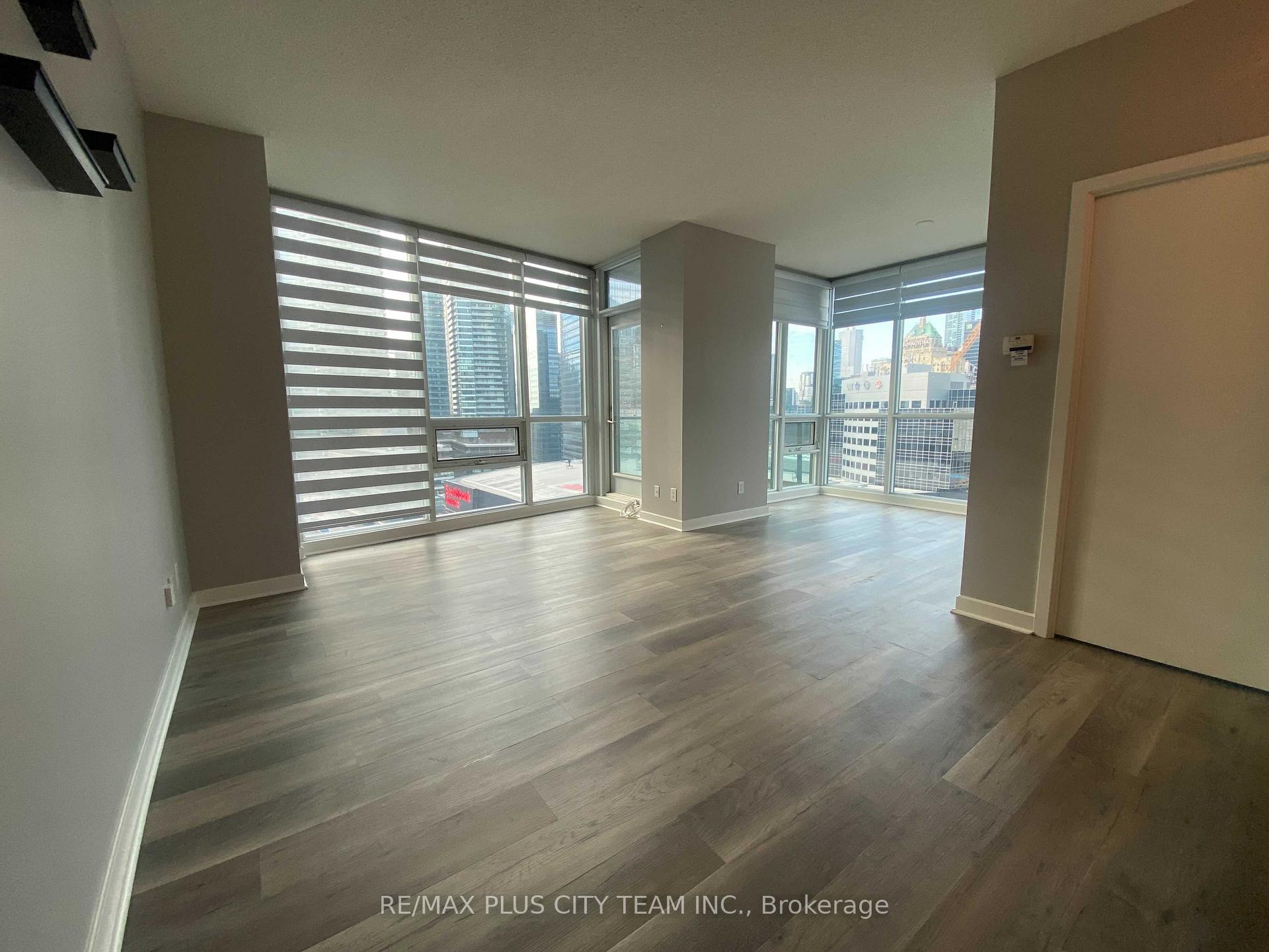 Photo 3 of Unit 1802, 18 Harbour Street, Toronto, Waterfront Communities — HOMEH
