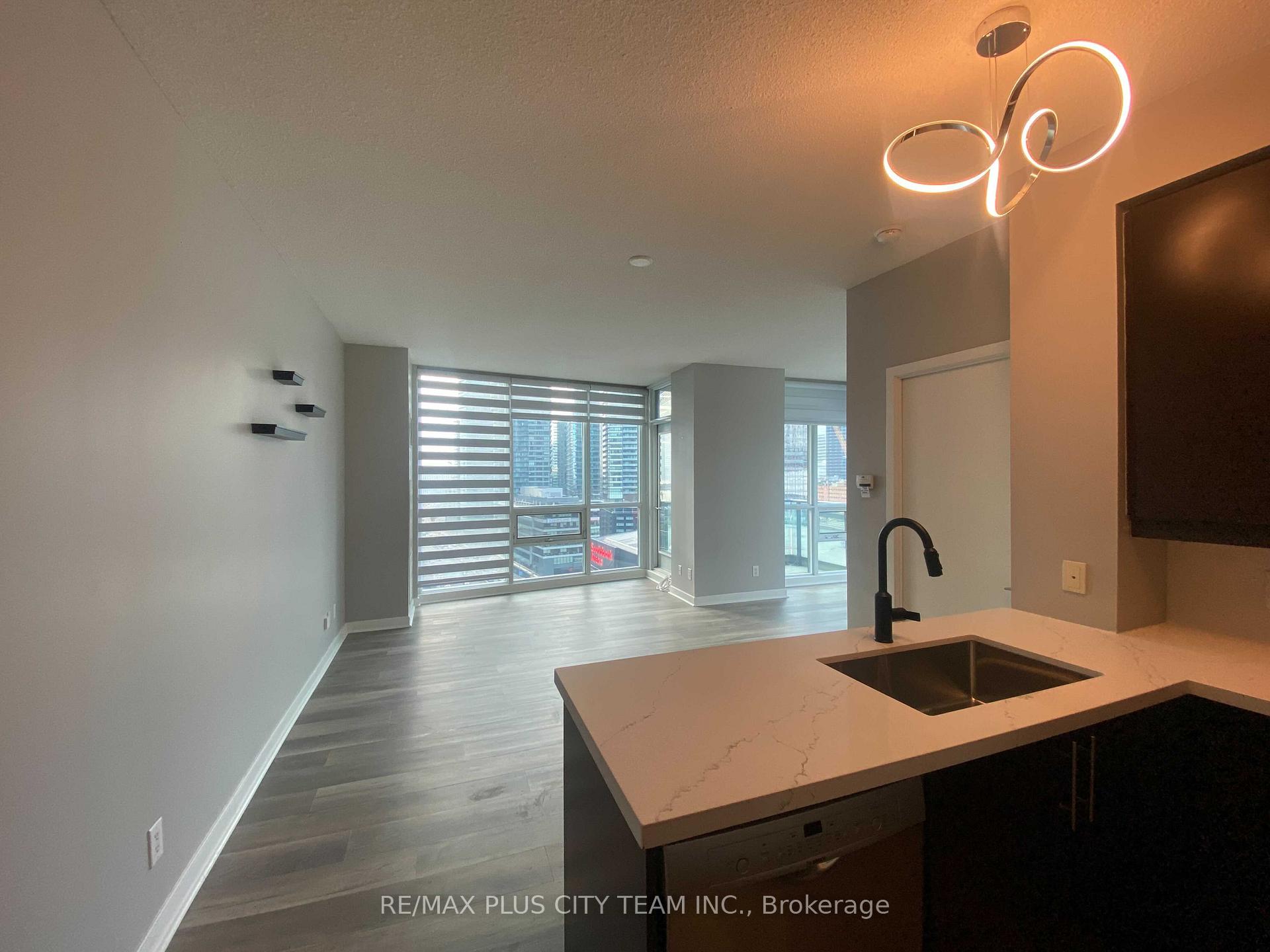 Photo 4 of Unit 1802, 18 Harbour Street, Toronto, Waterfront Communities — HOMEH