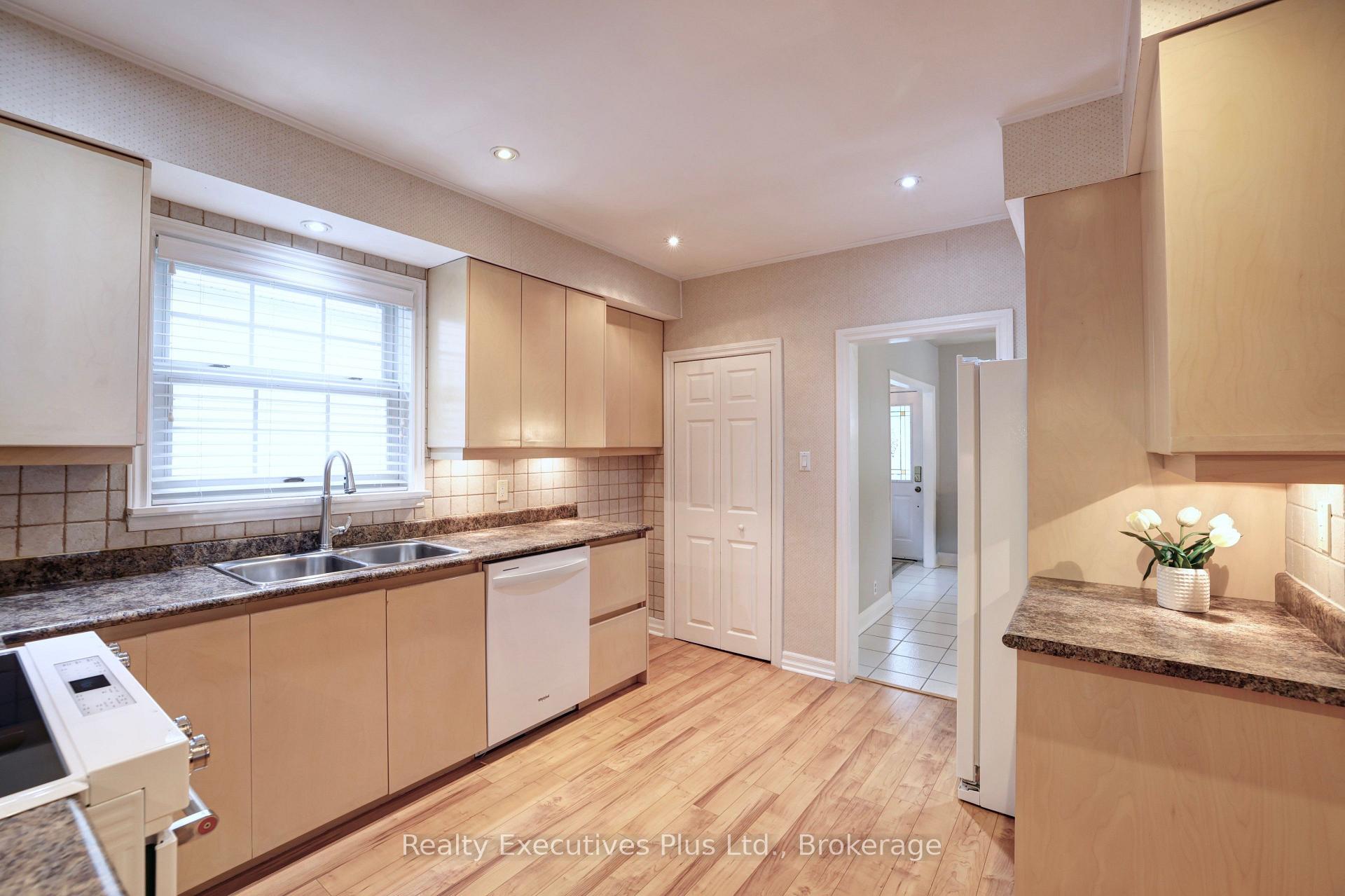 Photo 8 of 322 Pine Avenue, Oakville, Old Oakville — HOMEH