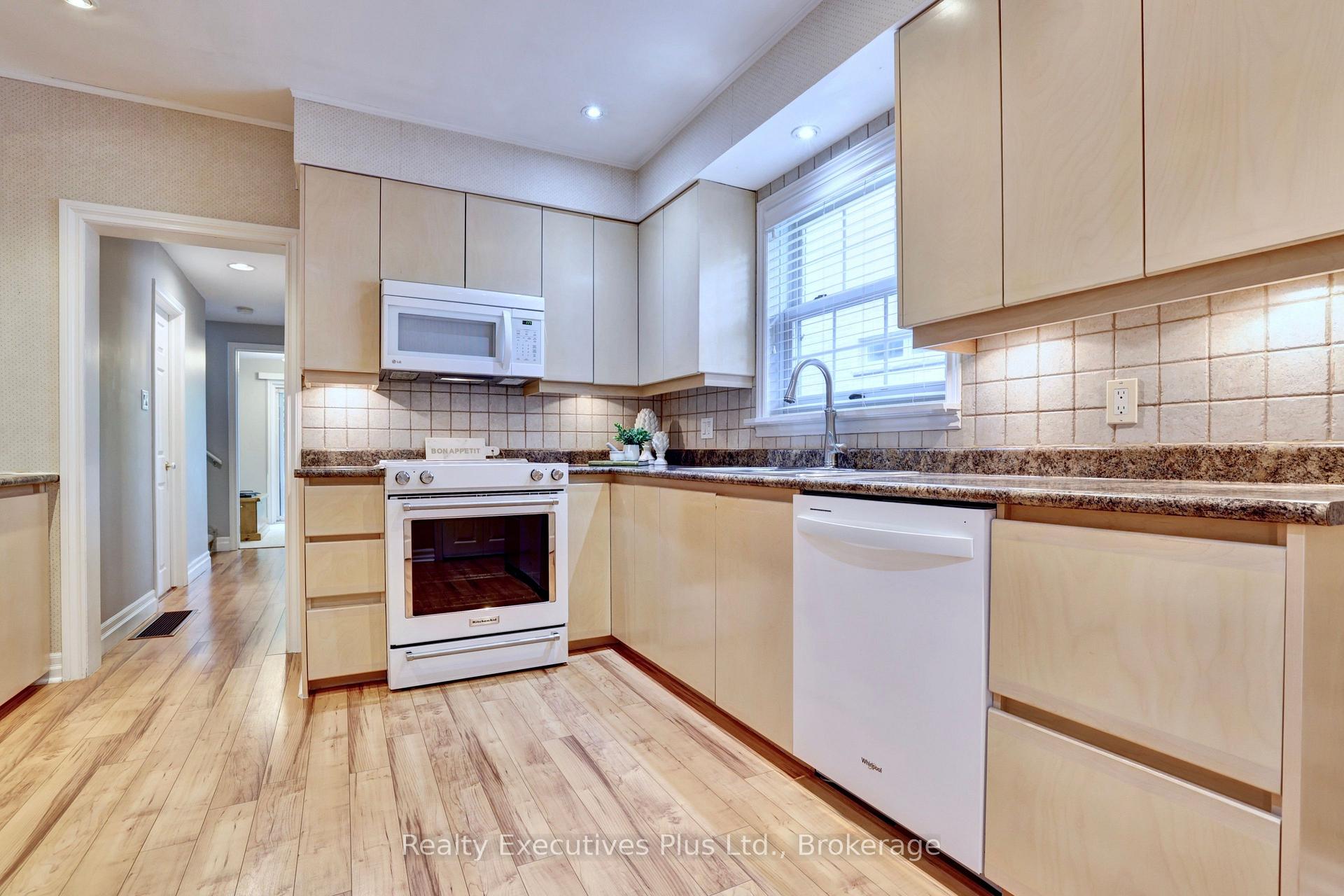 Photo 9 of 322 Pine Avenue, Oakville, Old Oakville — HOMEH