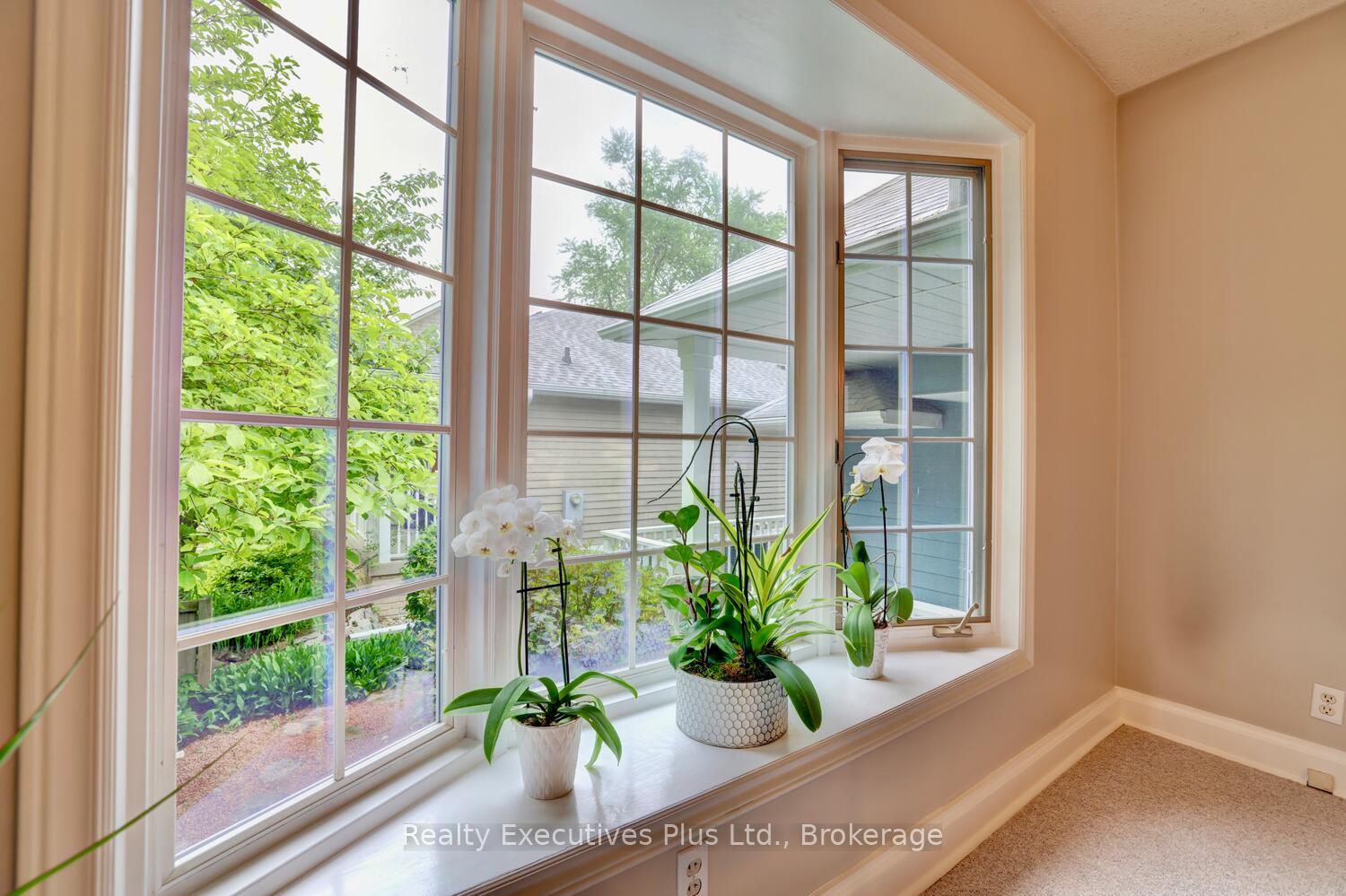 Photo 12 of 322 Pine Avenue, Oakville, Old Oakville — HOMEH