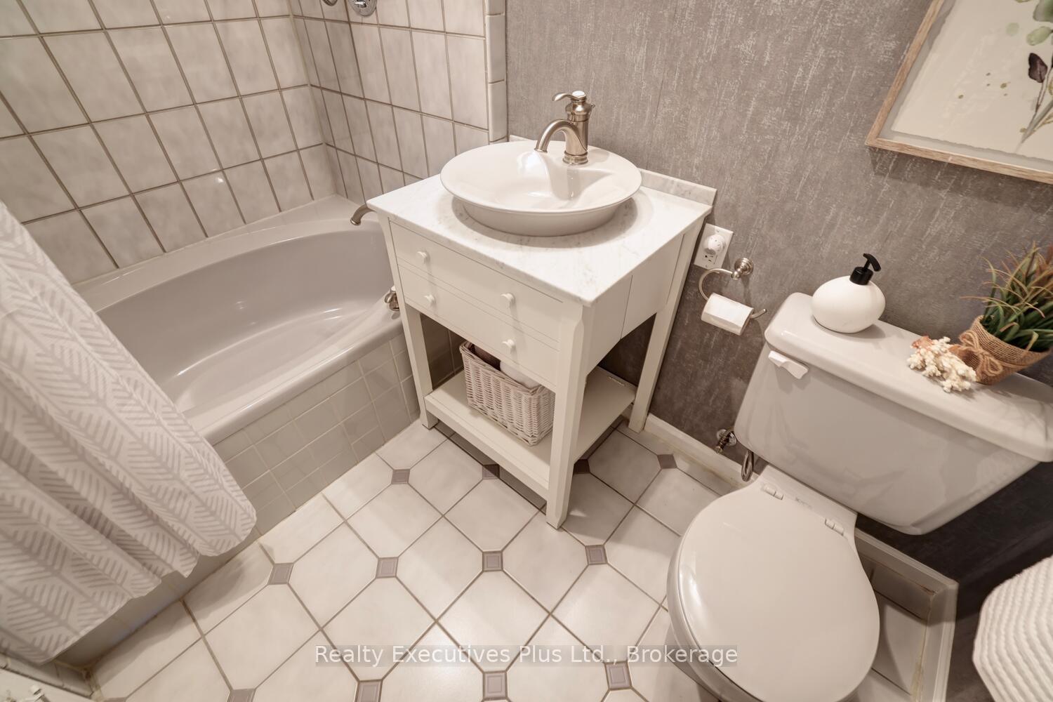 Photo 24 of 322 Pine Avenue, Oakville, Old Oakville — HOMEH