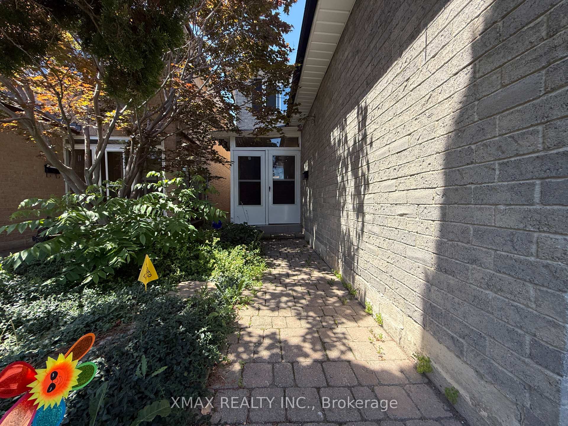 Photo 3 of 82 Lund Street, Richmond Hill, North Richvale — HOMEH