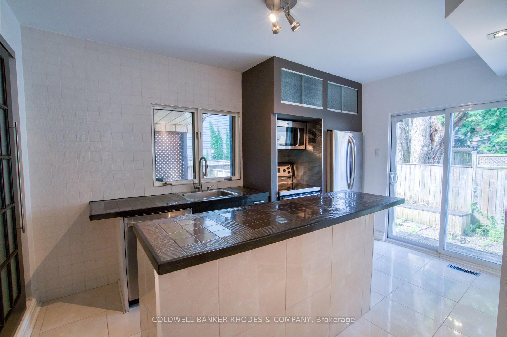 Photo 6 of 300 St Andrew Street, Ottawa, Lower Town — HOMEH