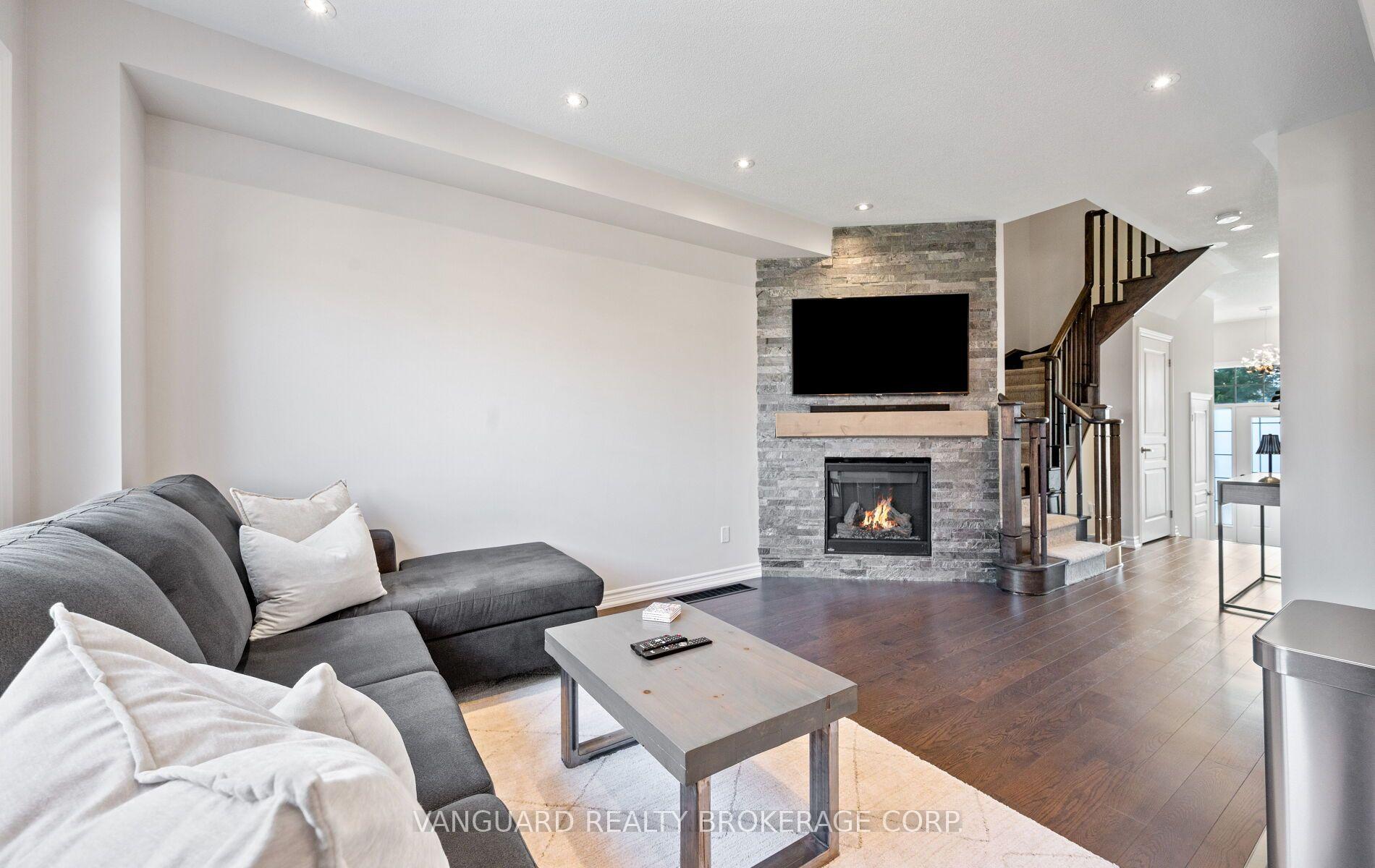 Photo 10 of 71 Hawke Crescent, New Tecumseth, Tottenham — HOMEH