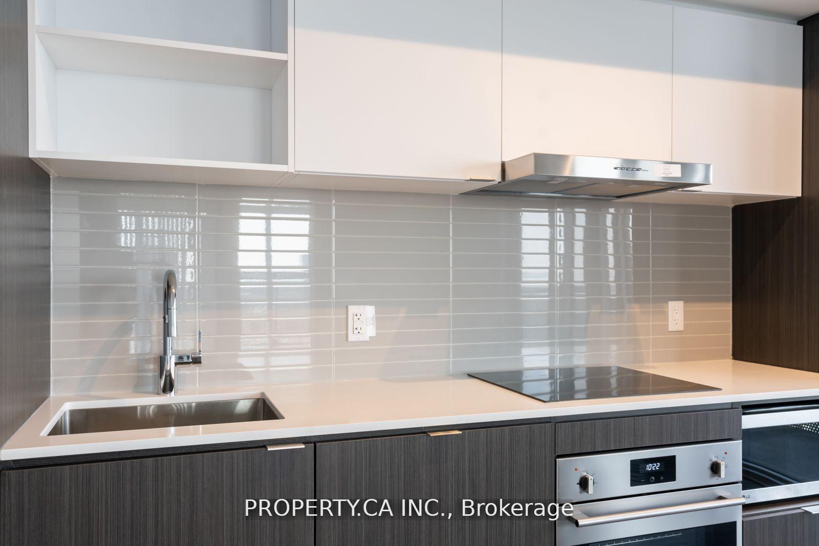 Photo 3 of Unit 4205, 55 Cooper Street, Toronto, Waterfront Communities — HOMEH