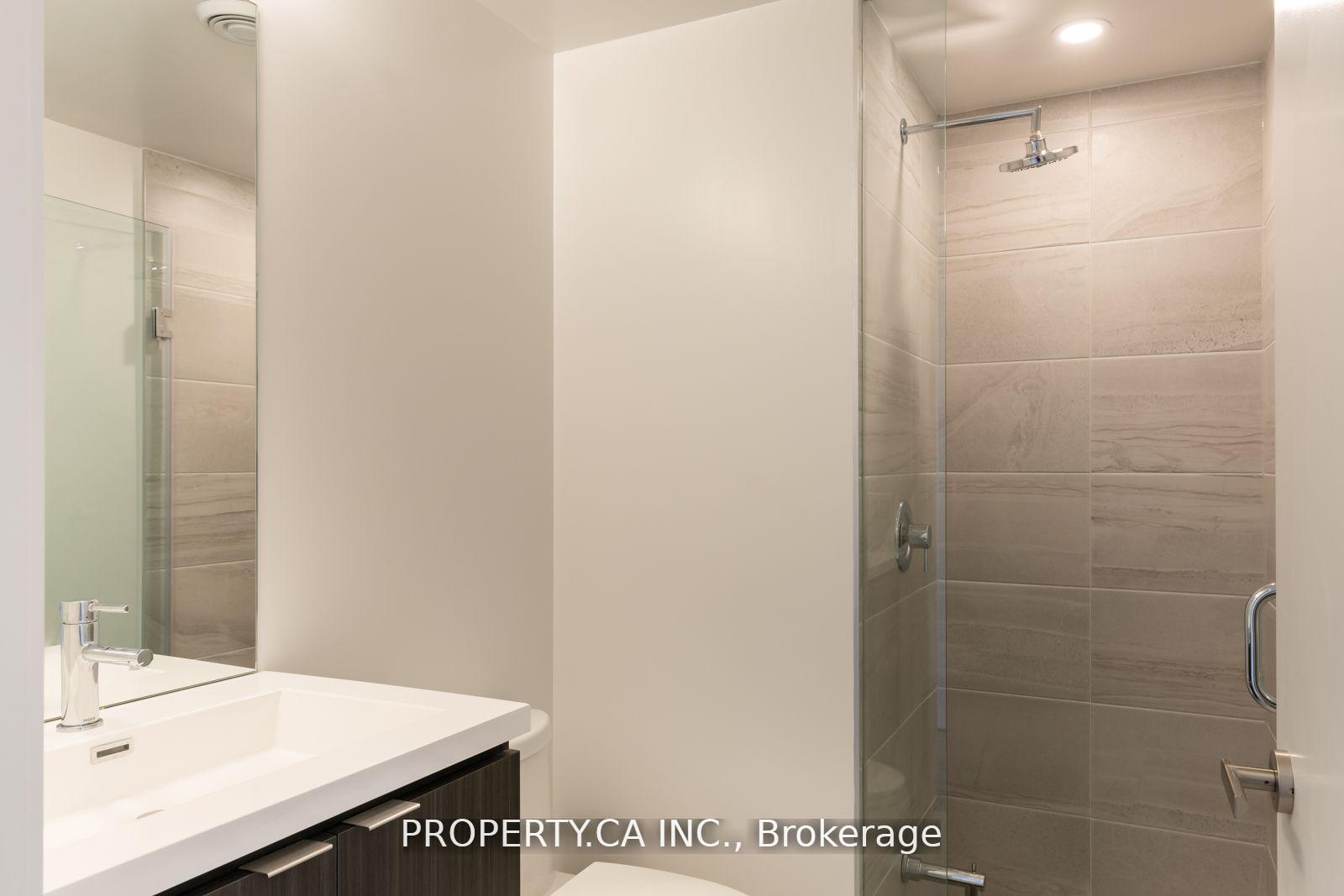 Photo 4 of Unit 4205, 55 Cooper Street, Toronto, Waterfront Communities — HOMEH