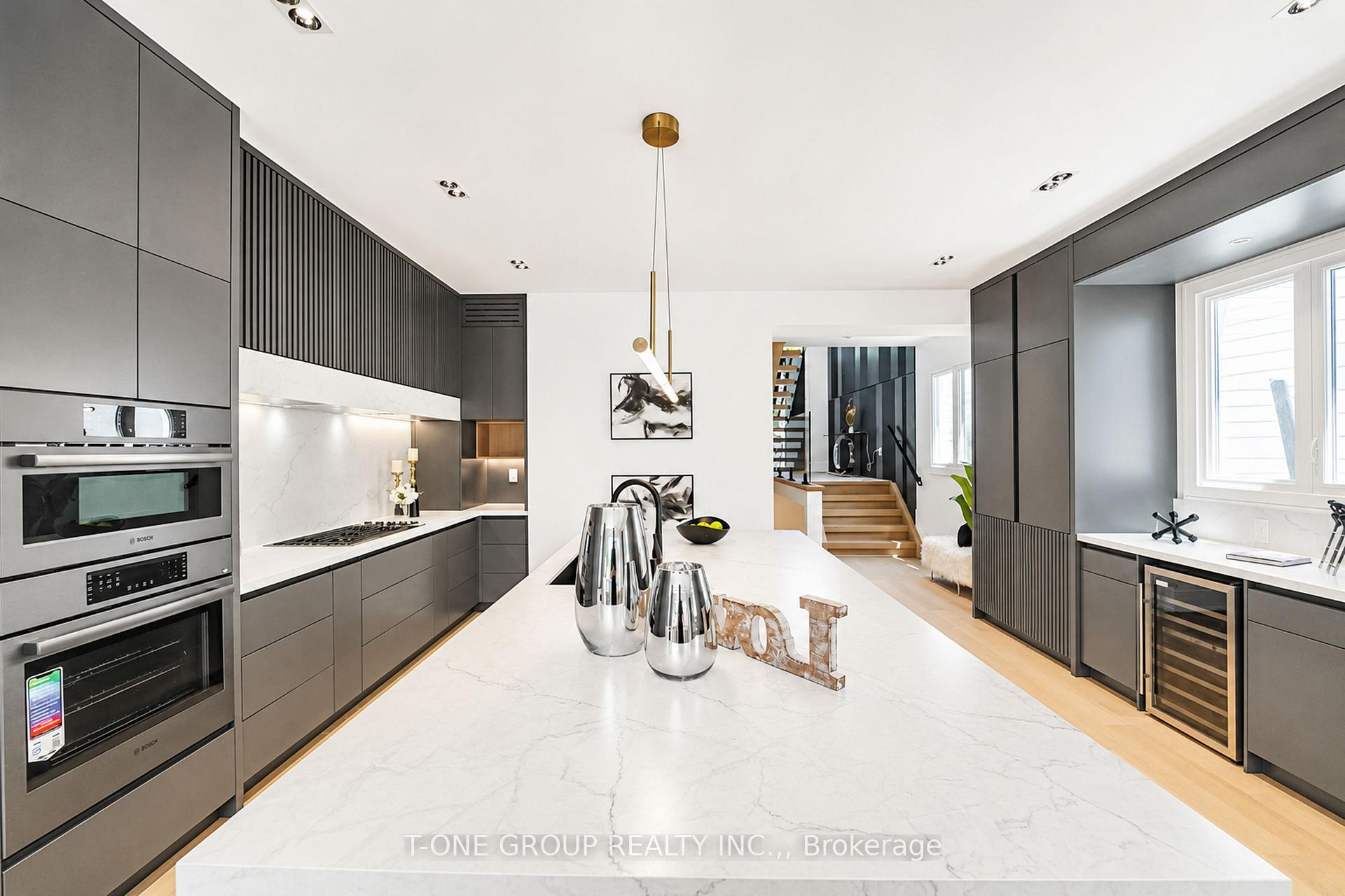 Photo 11 of 570 Main Street, Toronto, Woodbine-Lumsden — HOMEH