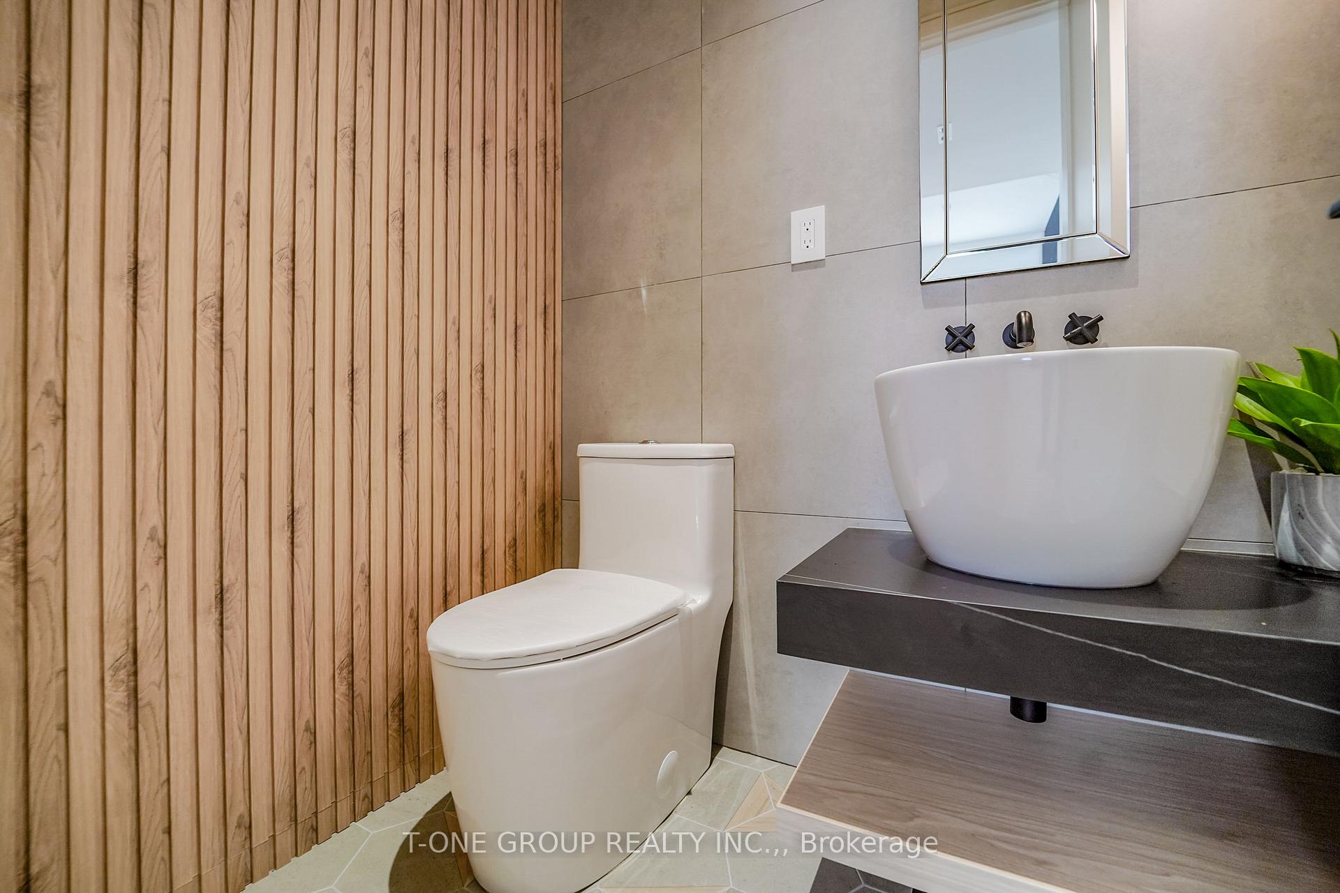 Photo 16 of 570 Main Street, Toronto, Woodbine-Lumsden — HOMEH