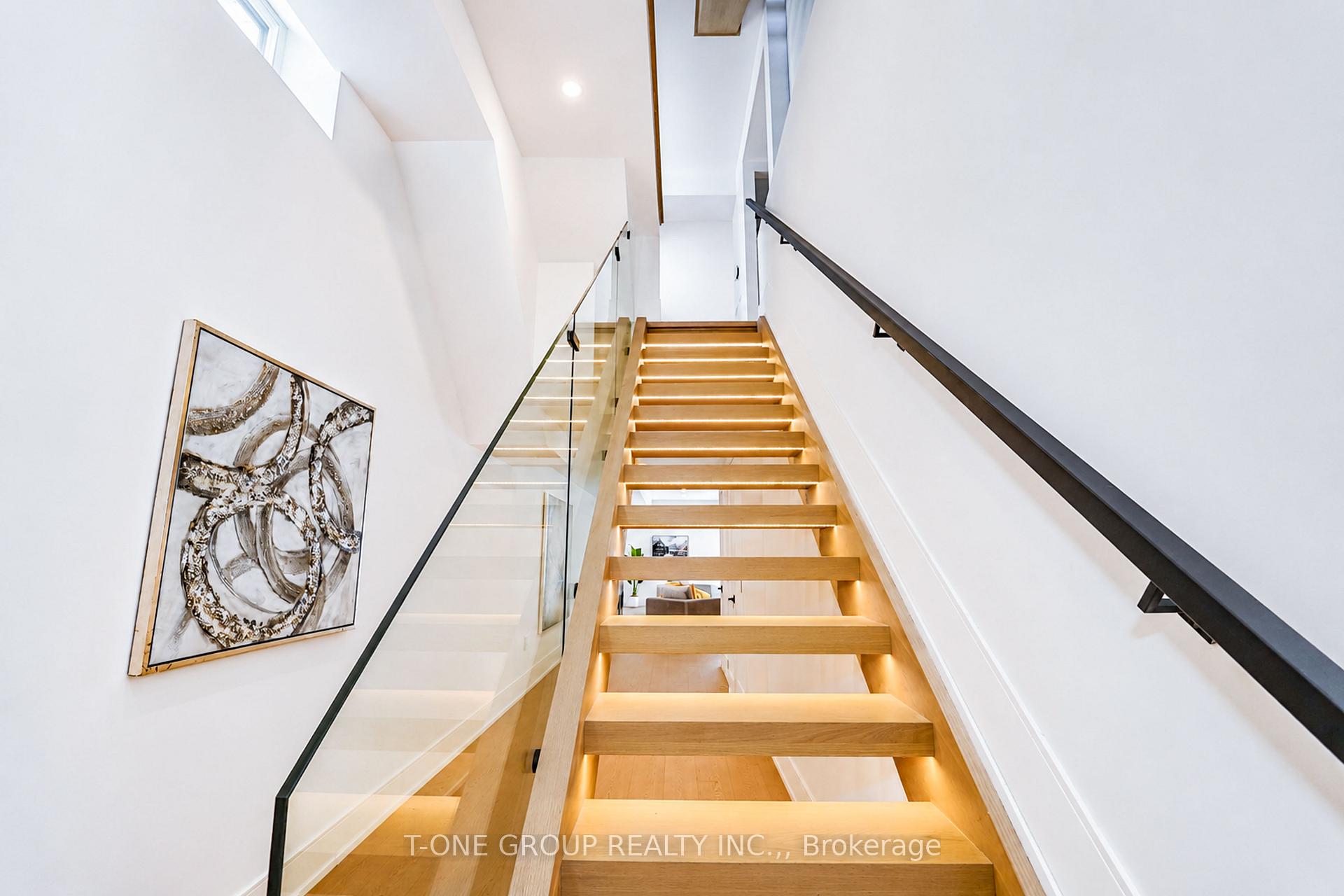 Photo 37 of 570 Main Street, Toronto, Woodbine-Lumsden — HOMEH