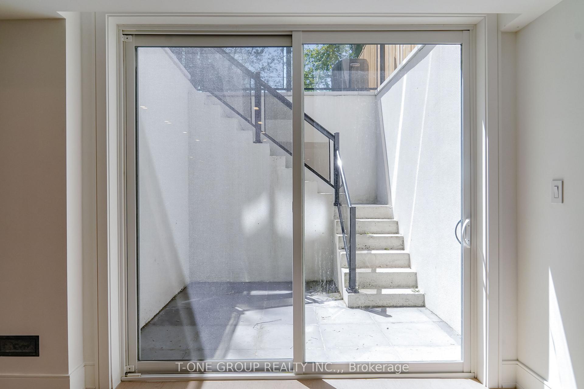 Photo 42 of 570 Main Street, Toronto, Woodbine-Lumsden — HOMEH