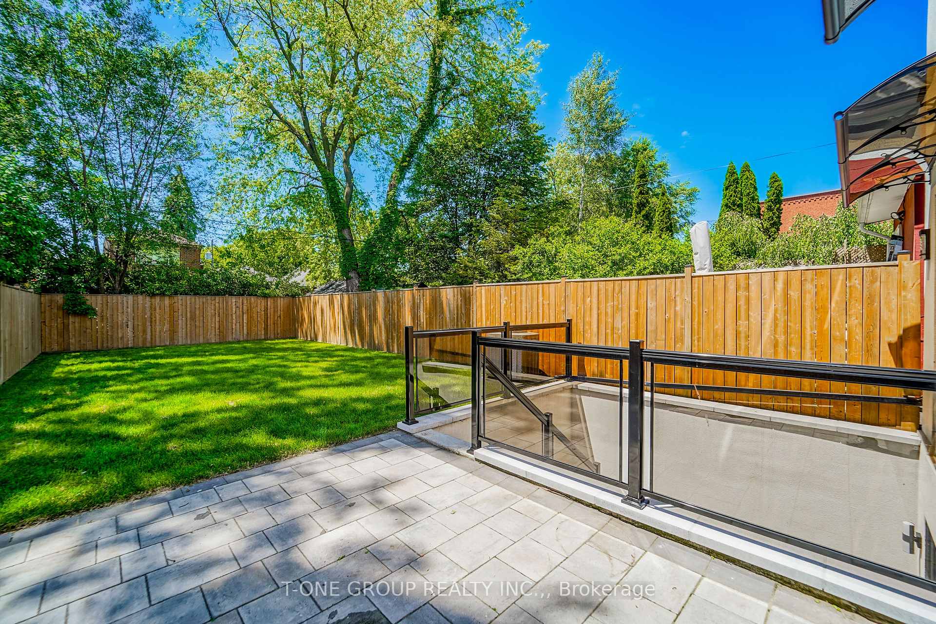 Photo 44 of 570 Main Street, Toronto, Woodbine-Lumsden — HOMEH