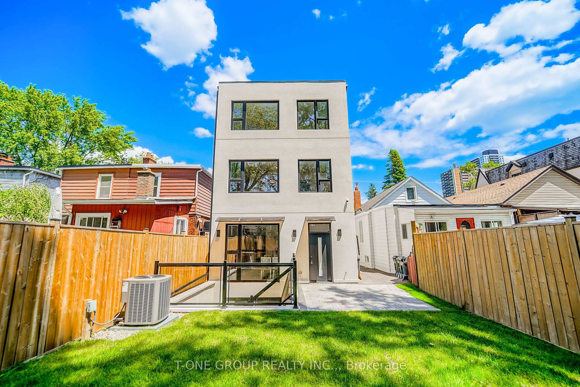 Photo 45 of 570 Main Street, Toronto, Woodbine-Lumsden — HOMEH