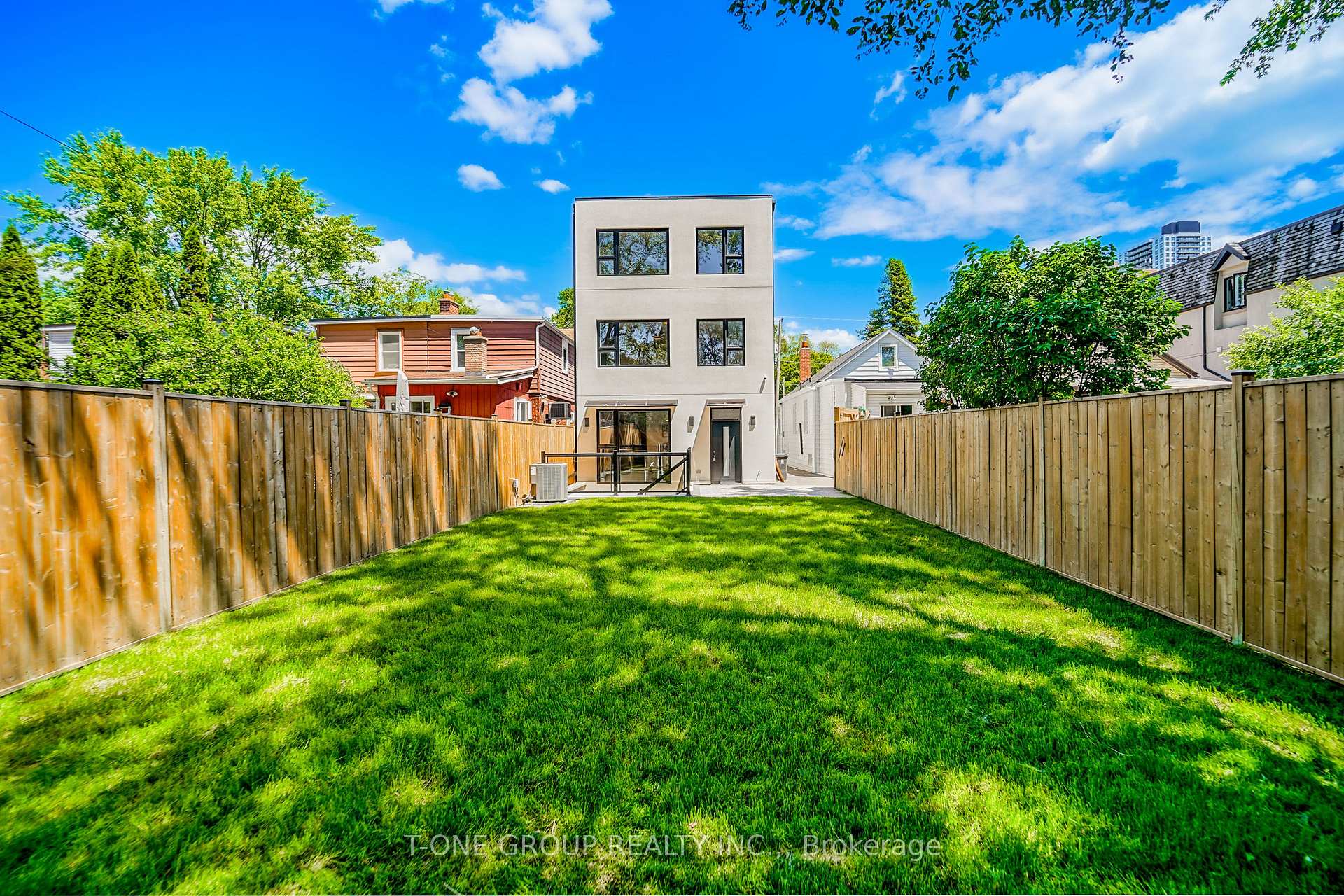 Photo 46 of 570 Main Street, Toronto, Woodbine-Lumsden — HOMEH