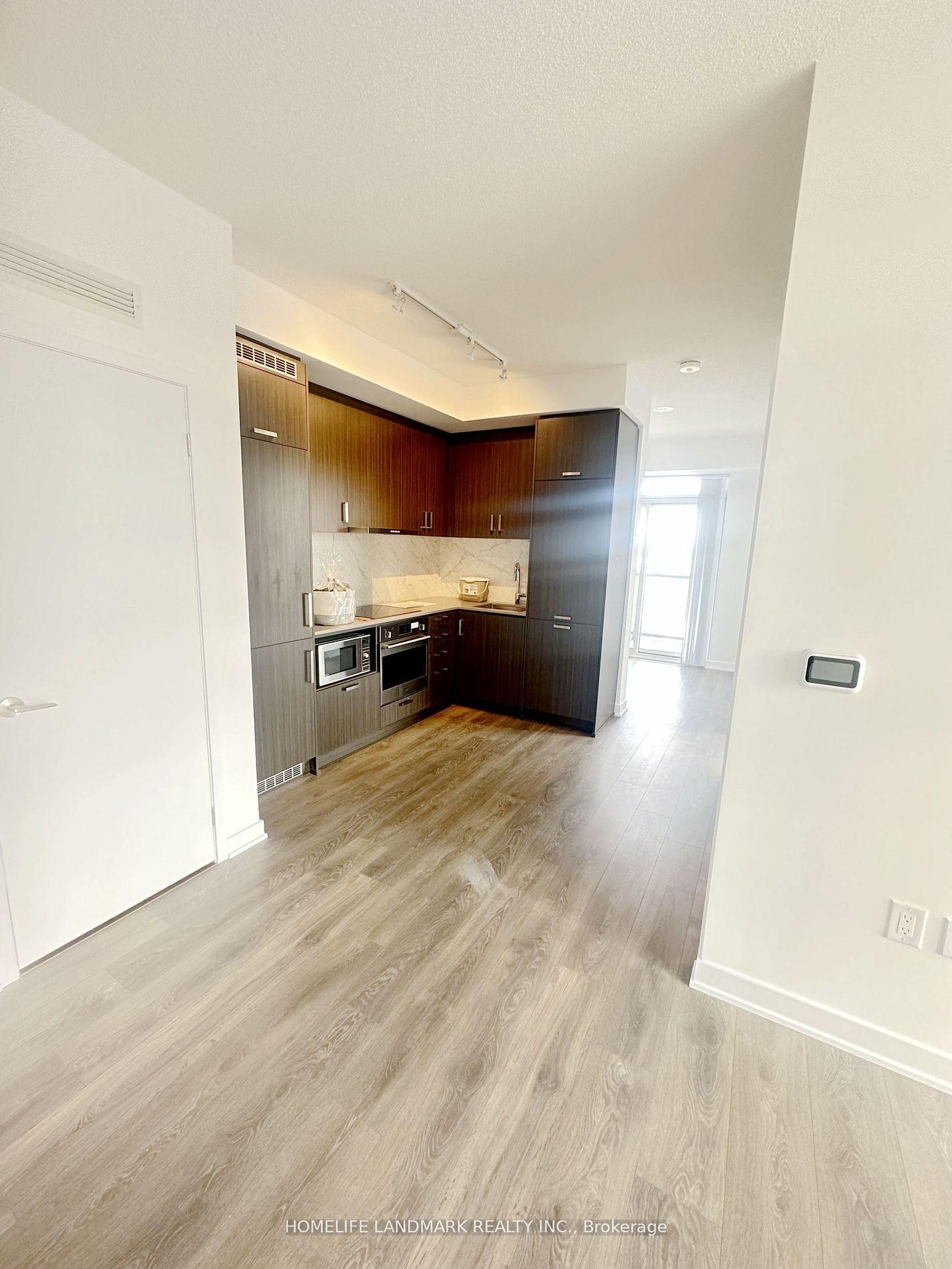 Photo 4 of Unit 719, 60 Honeycrisp Crescent, Vaughan, Vaughan Corporate Centre — HOMEH