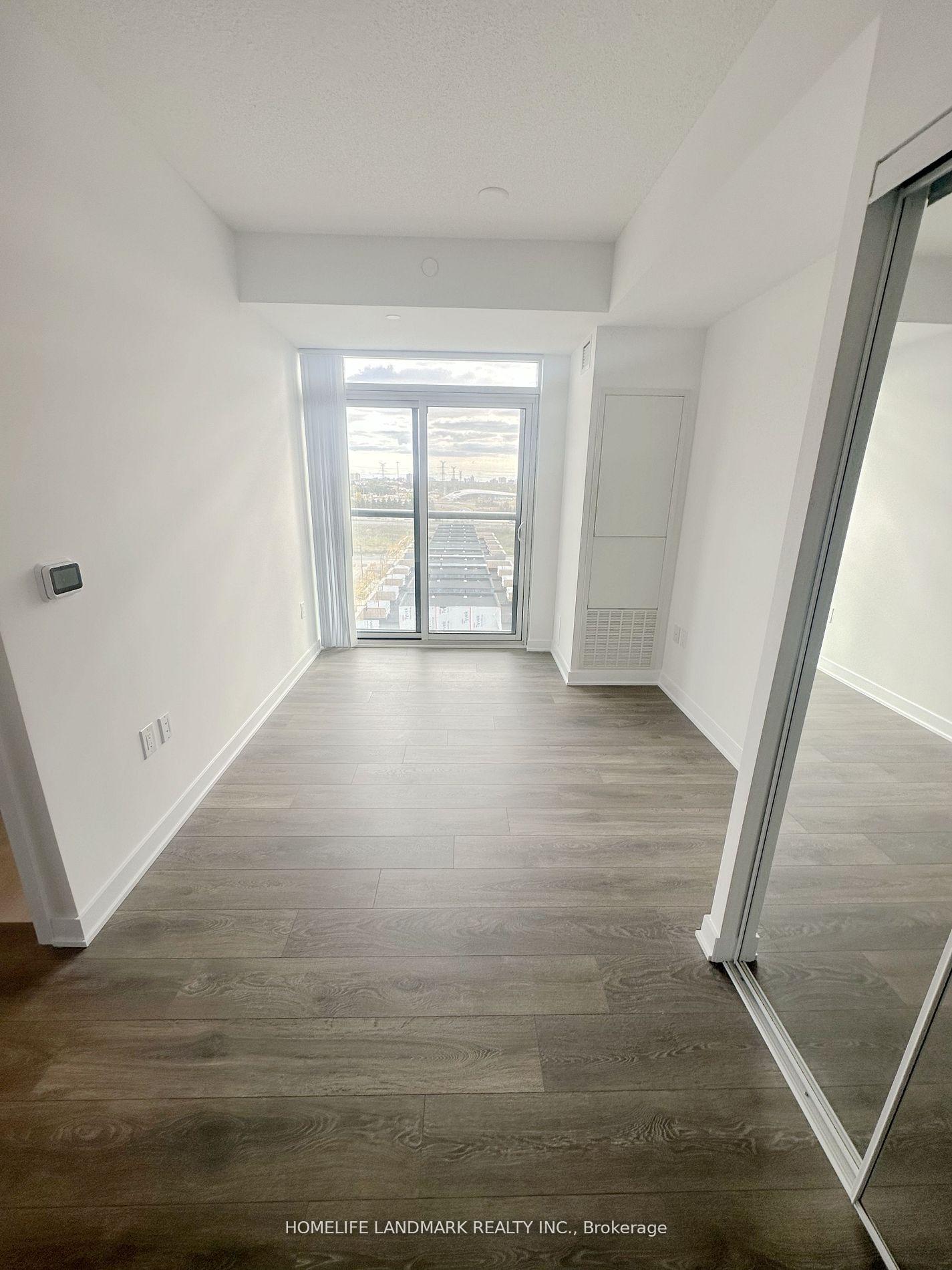 Photo 5 of Unit 719, 60 Honeycrisp Crescent, Vaughan, Vaughan Corporate Centre — HOMEH