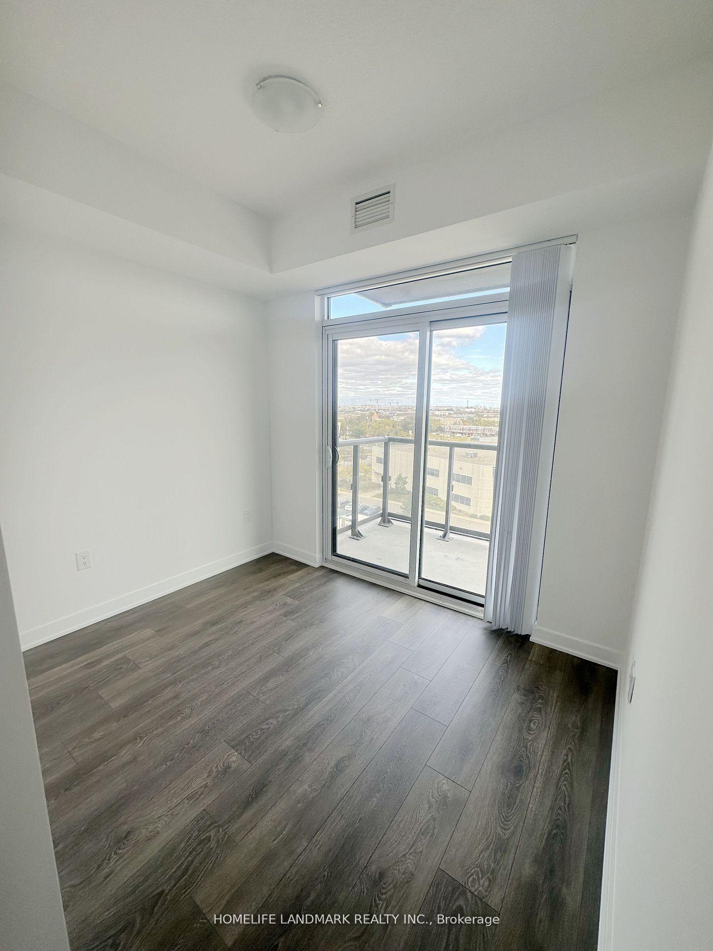 Photo 6 of Unit 719, 60 Honeycrisp Crescent, Vaughan, Vaughan Corporate Centre — HOMEH
