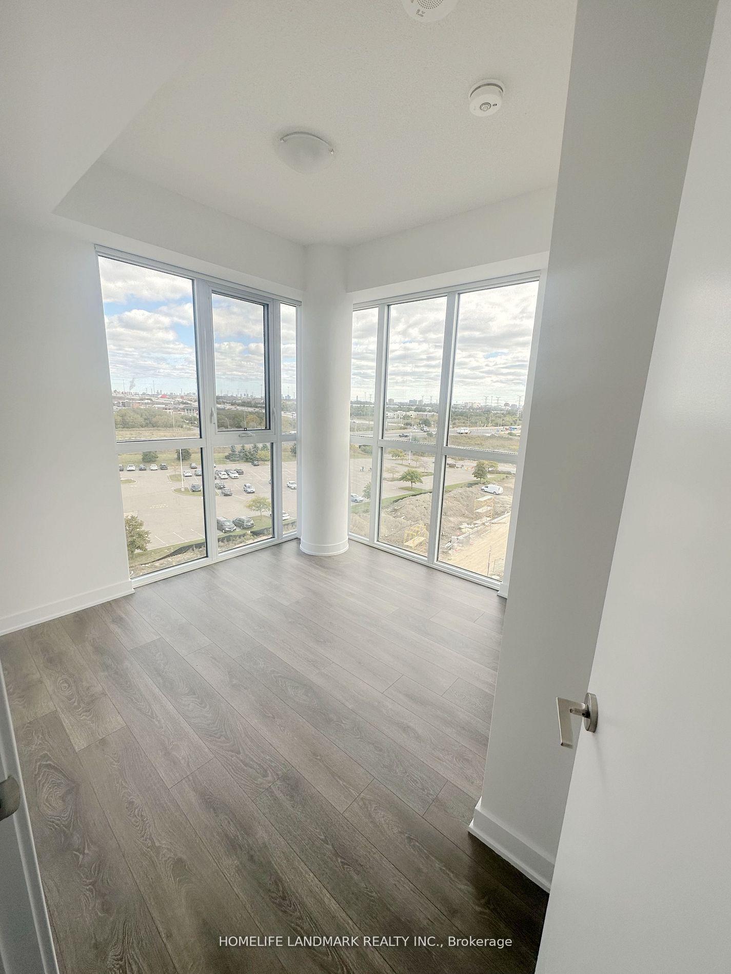 Photo 7 of Unit 719, 60 Honeycrisp Crescent, Vaughan, Vaughan Corporate Centre — HOMEH