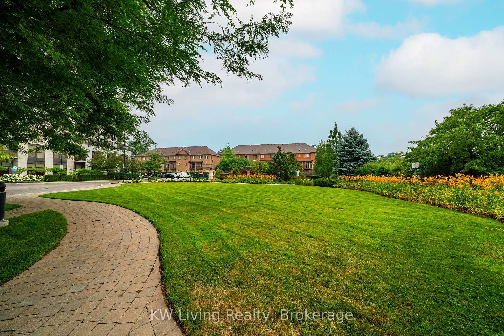 Photo 1 of Unit 905, 18 Harding Boulevard, Richmond Hill, Harding — HOMEH