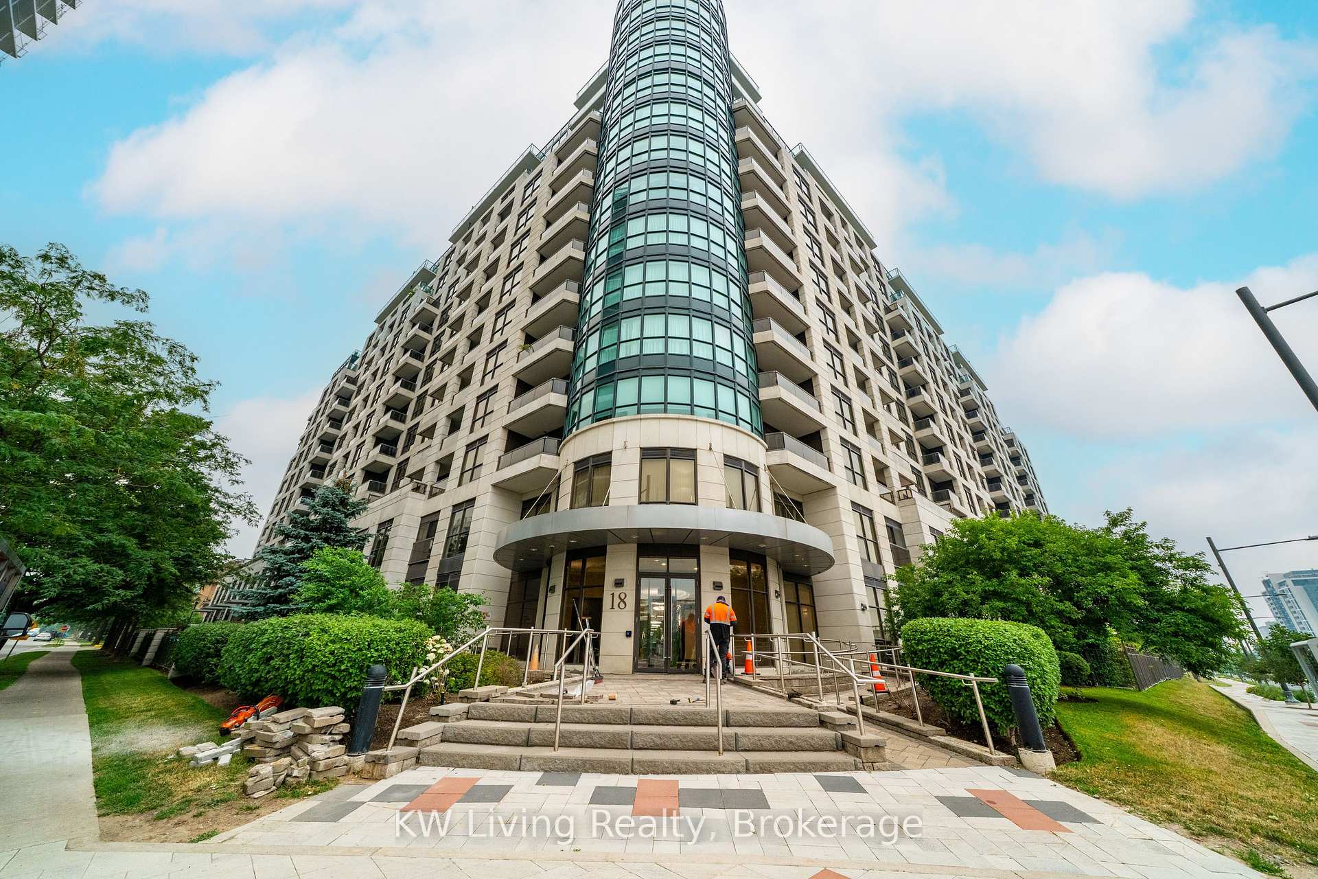 Photo 3 of Unit 905, 18 Harding Boulevard, Richmond Hill, Harding — HOMEH