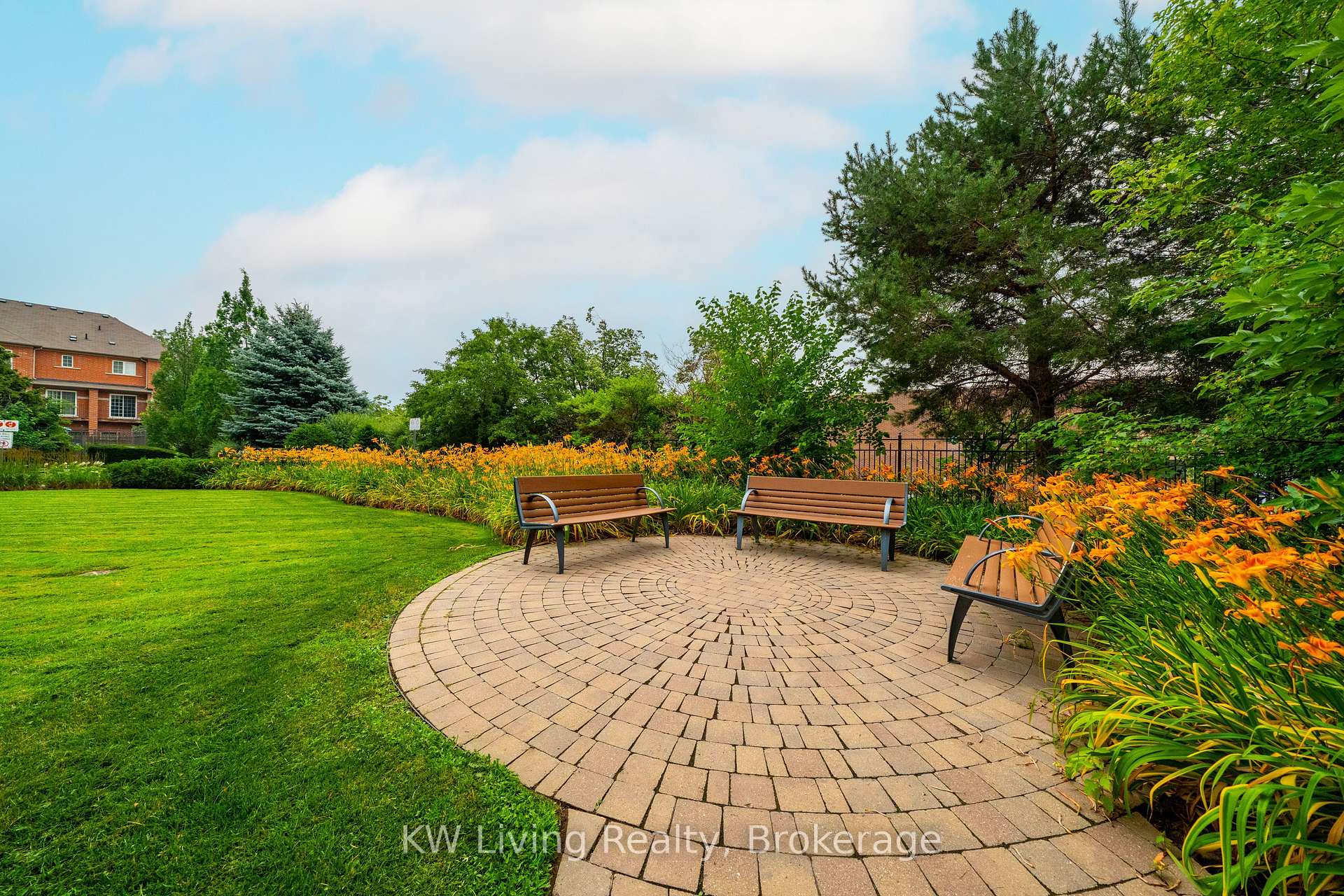 Photo 7 of Unit 905, 18 Harding Boulevard, Richmond Hill, Harding — HOMEH