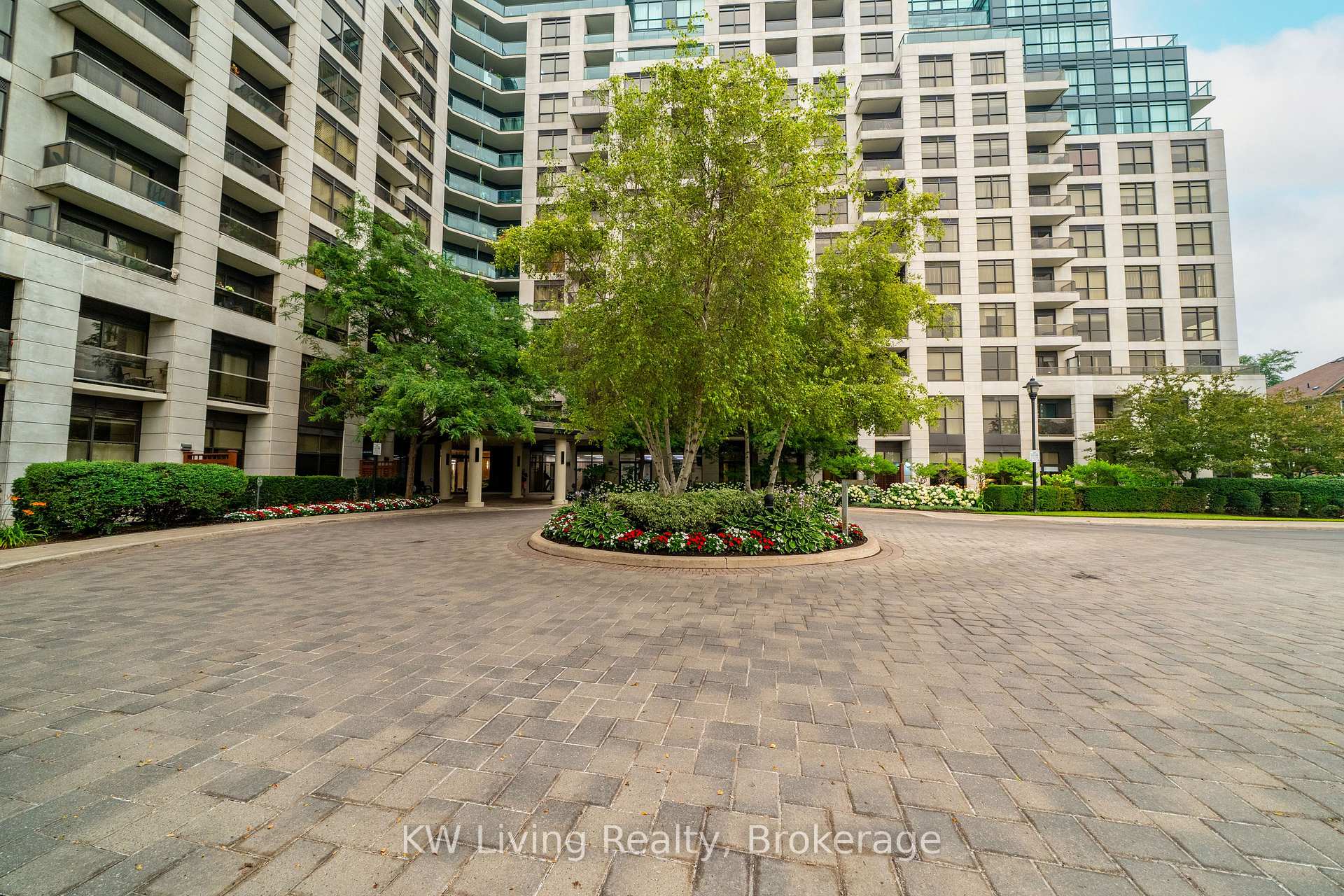 Photo 8 of Unit 905, 18 Harding Boulevard, Richmond Hill, Harding — HOMEH