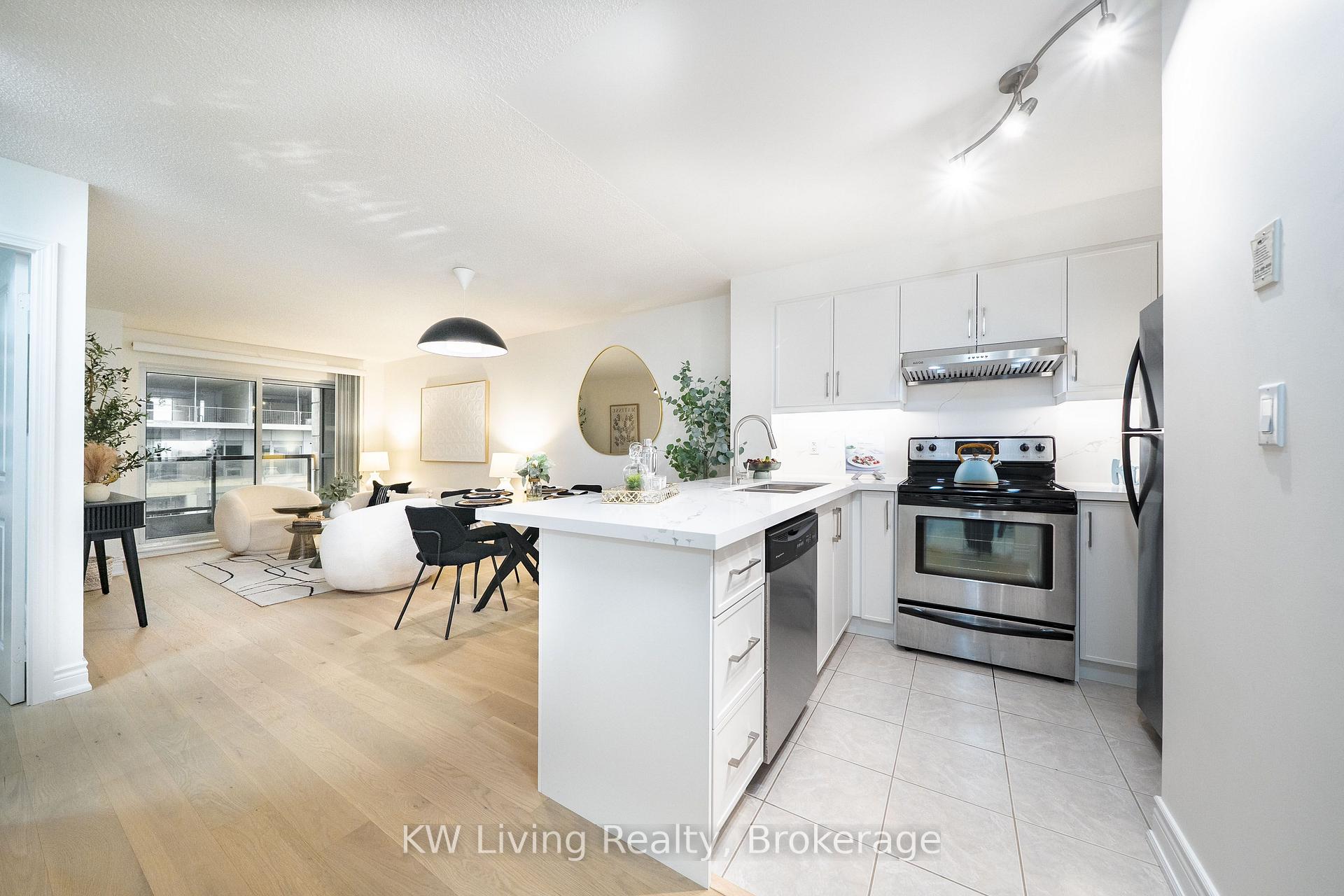 Photo 10 of Unit 905, 18 Harding Boulevard, Richmond Hill, Harding — HOMEH
