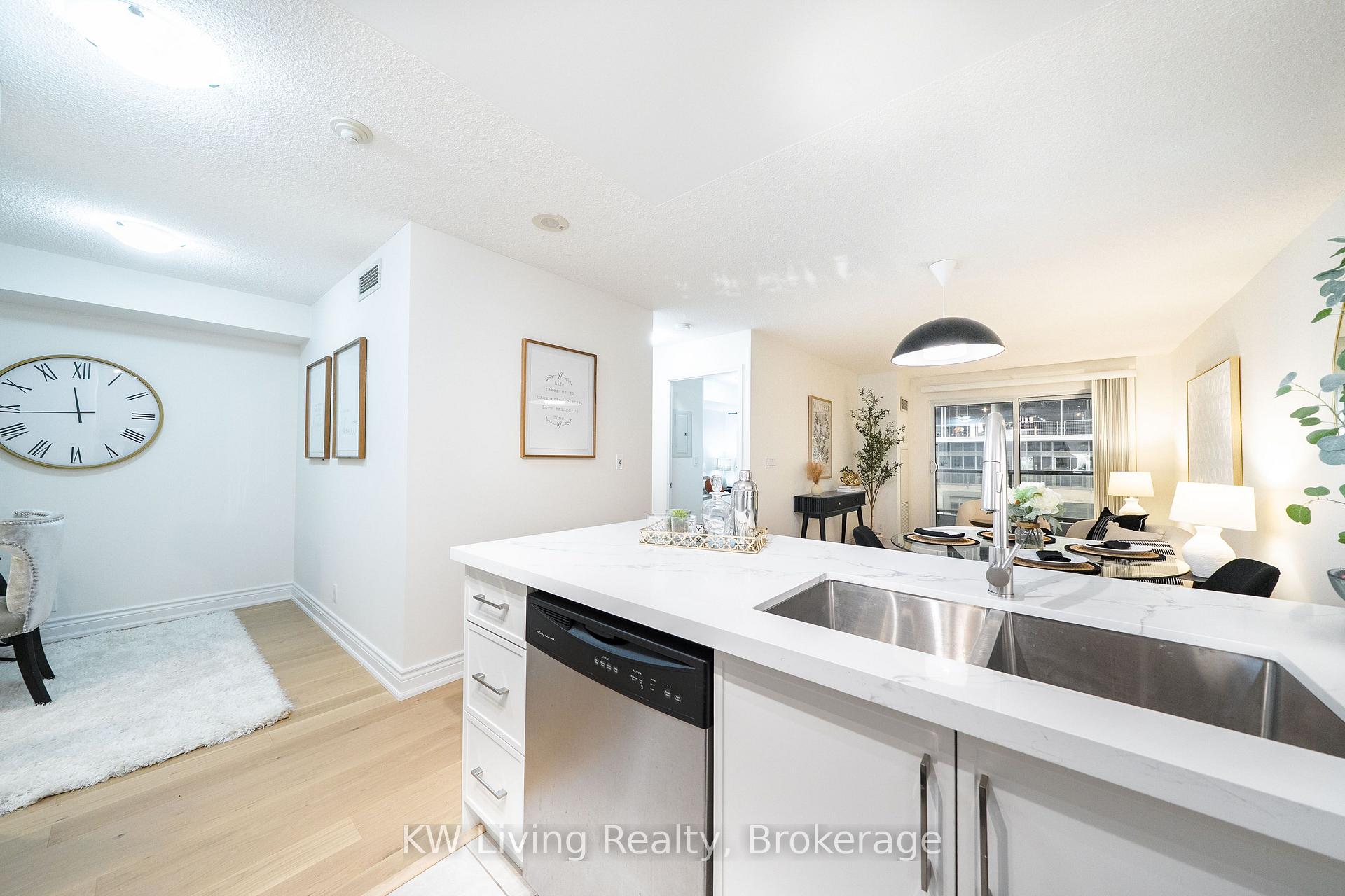 Photo 15 of Unit 905, 18 Harding Boulevard, Richmond Hill, Harding — HOMEH