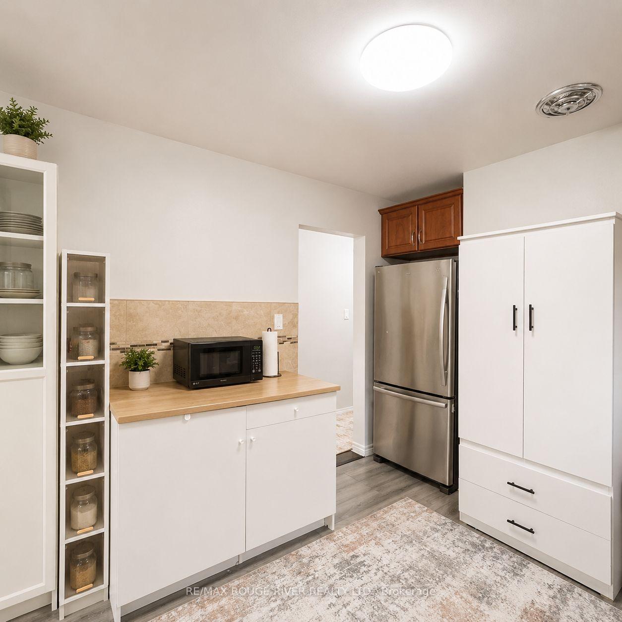 Photo 3 of Unit Upper Unit, 283 East 45th Street, Hamilton, Hampton Heights — HOMEH