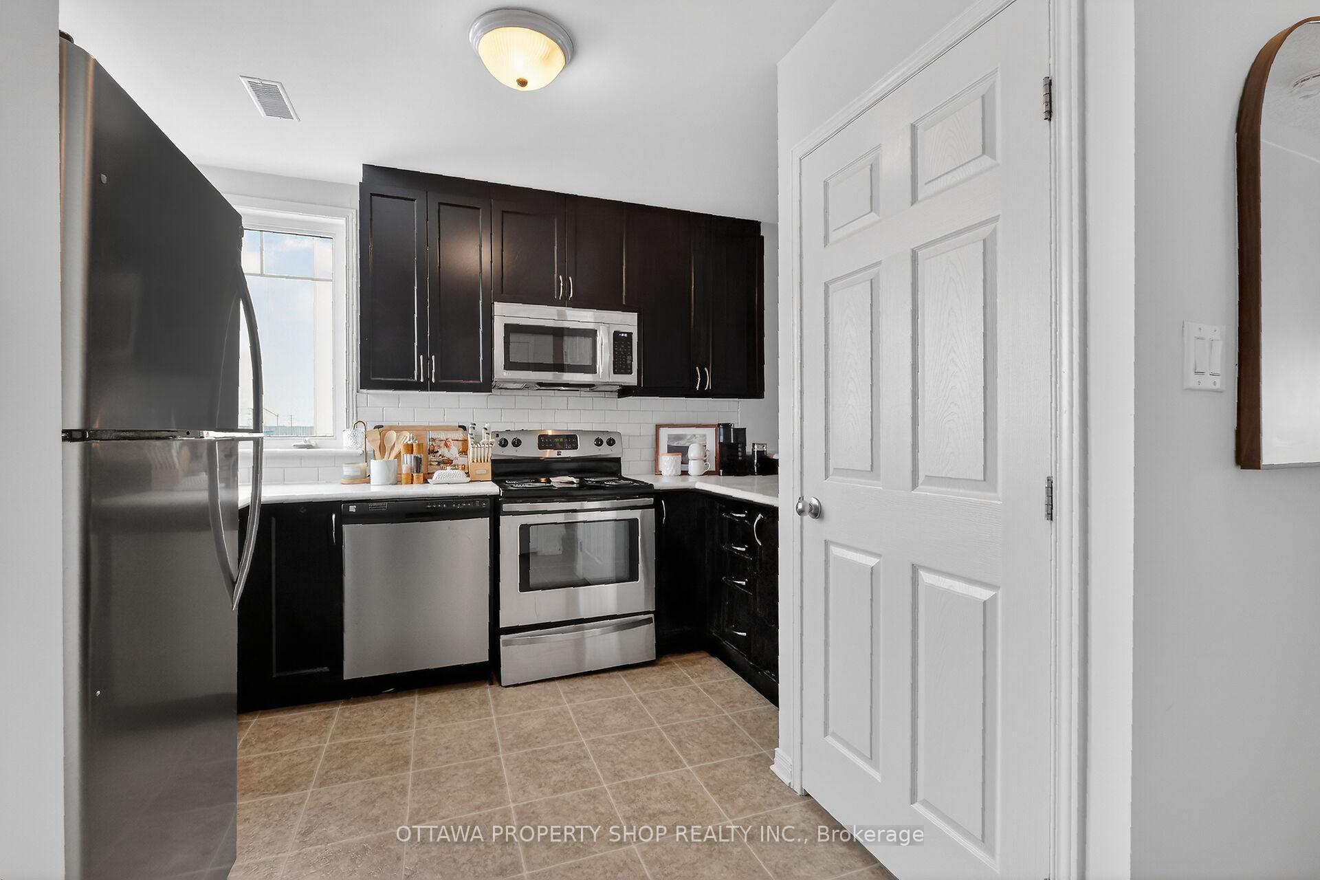Photo 3 of 3385 Cambrian Road, Ottawa, Barrhaven - Stonebridge — HOMEH