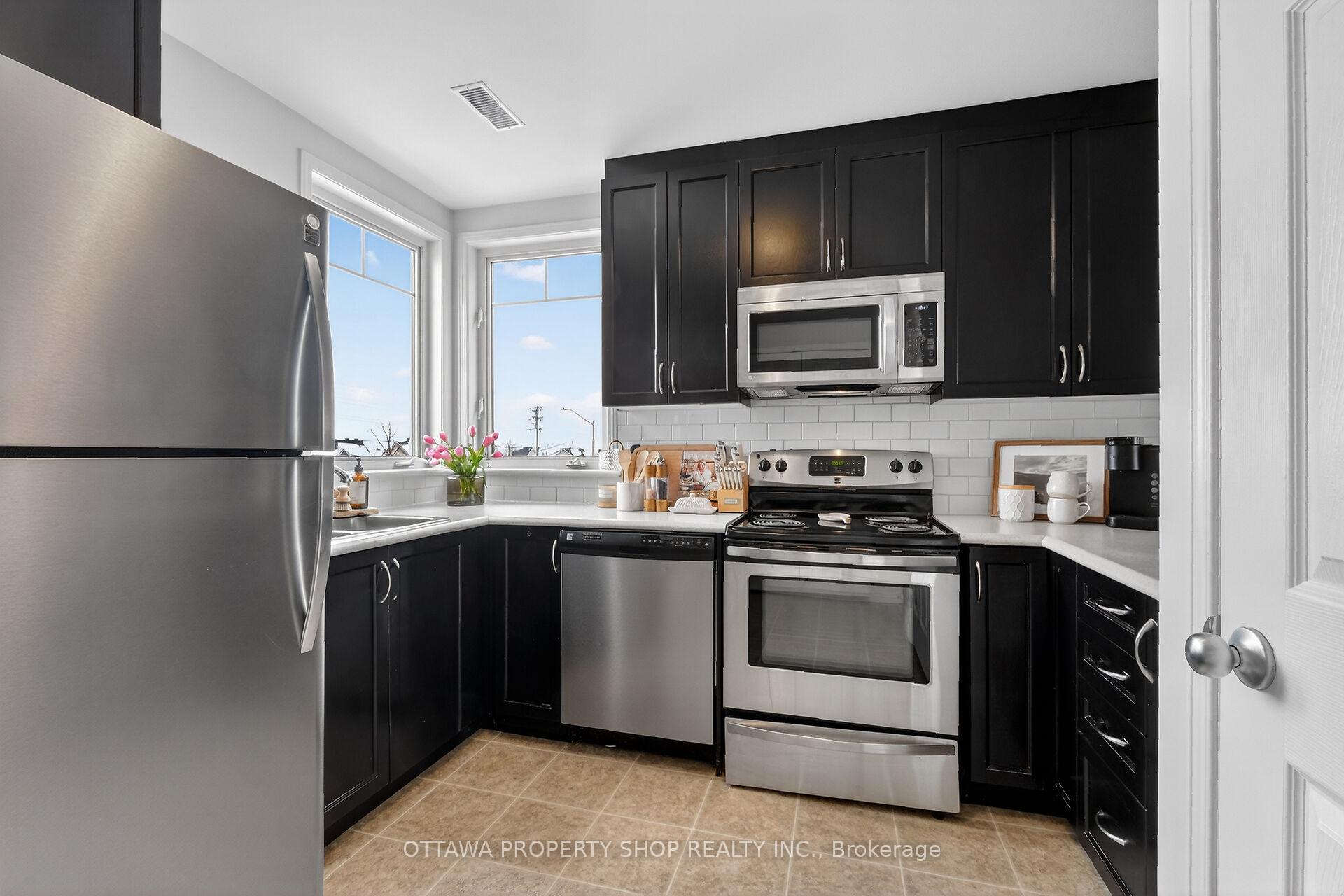 Photo 4 of 3385 Cambrian Road, Ottawa, Barrhaven - Stonebridge — HOMEH