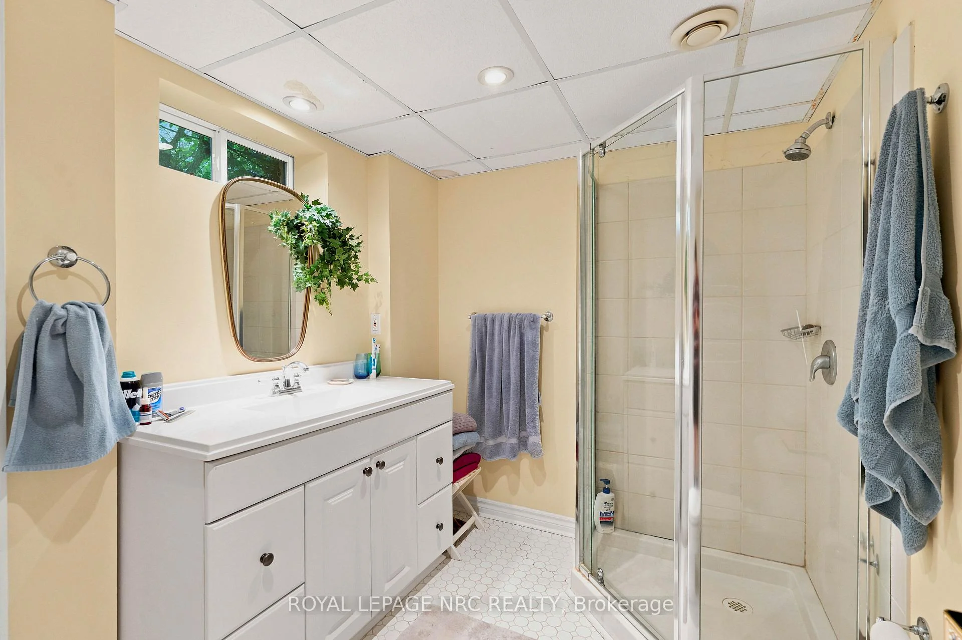 Photo 7 of 102 Masterson Drive, St. Catharines, Glendale/Glenridge — HOMEH