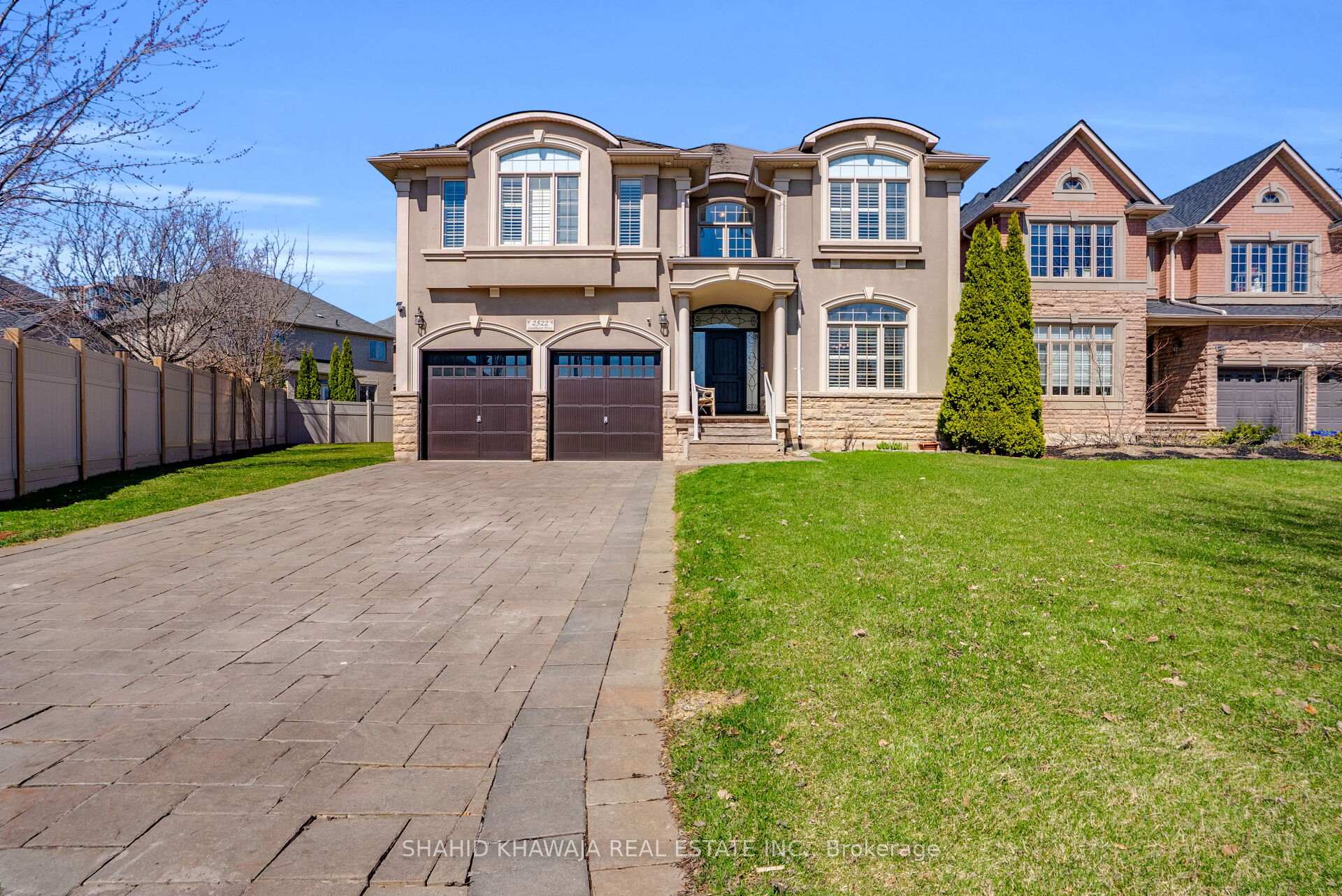 Photo 2 of 2522 Lyndhurst Drive, Oakville, Joshua Creek — HOMEH