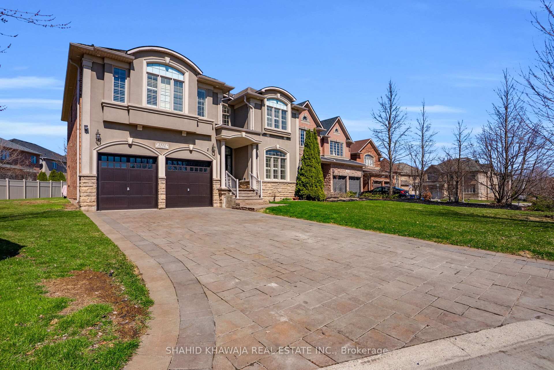 Photo 3 of 2522 Lyndhurst Drive, Oakville, Joshua Creek — HOMEH