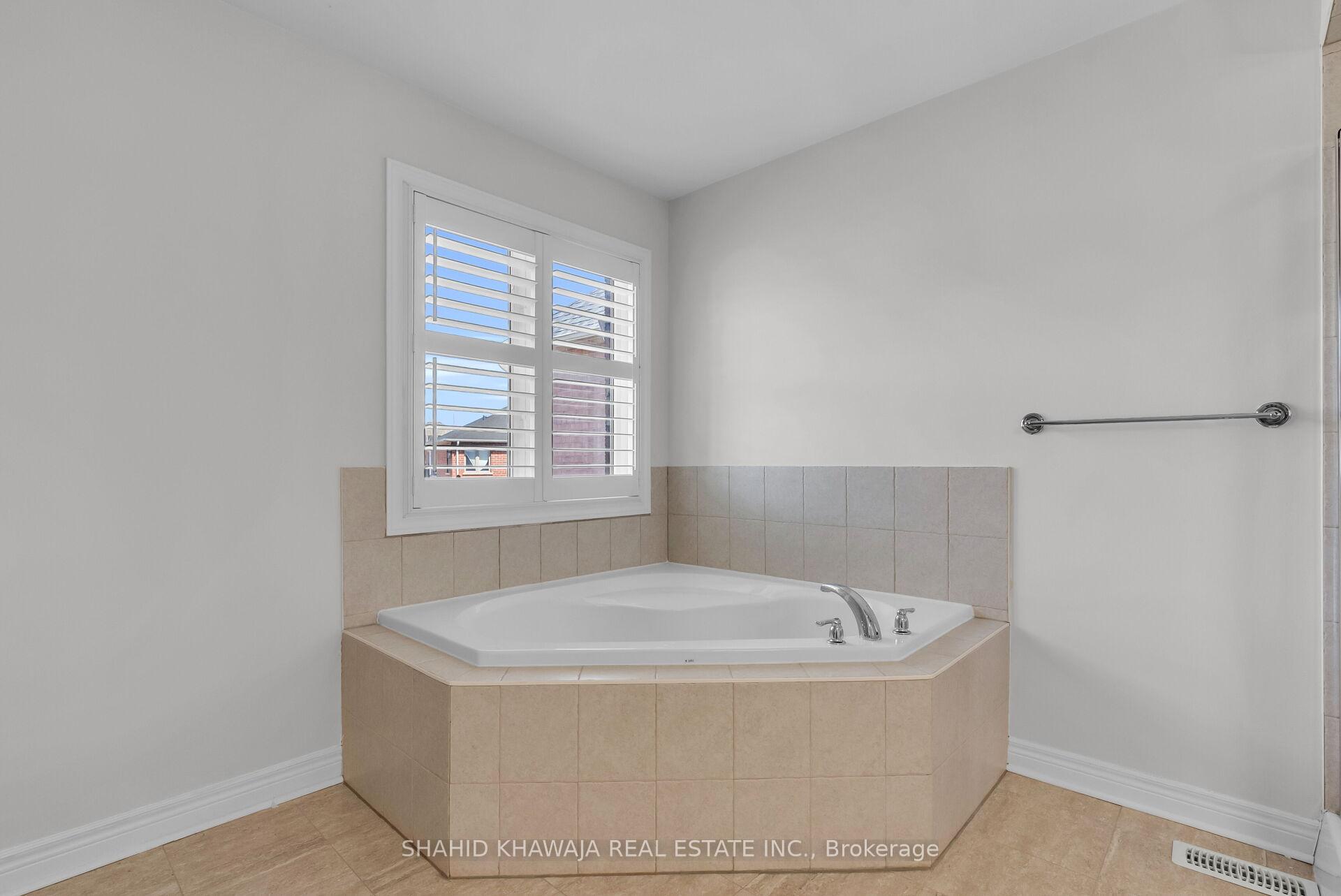 Photo 30 of 2522 Lyndhurst Drive, Oakville, Joshua Creek — HOMEH