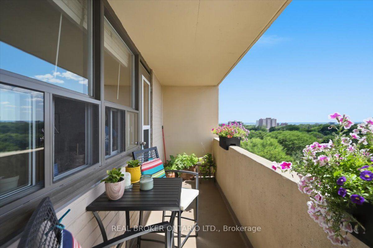 Photo 17 of Unit 916, 700 Dynes Road, Burlington, Roseland — HOMEH