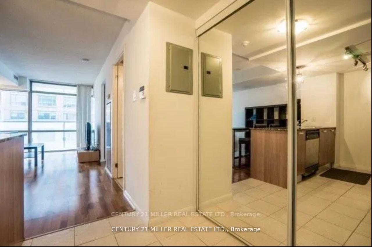Photo 3 of Unit 1504, 37 Grosvenor Street, Toronto, Bay Street Corridor — HOMEH