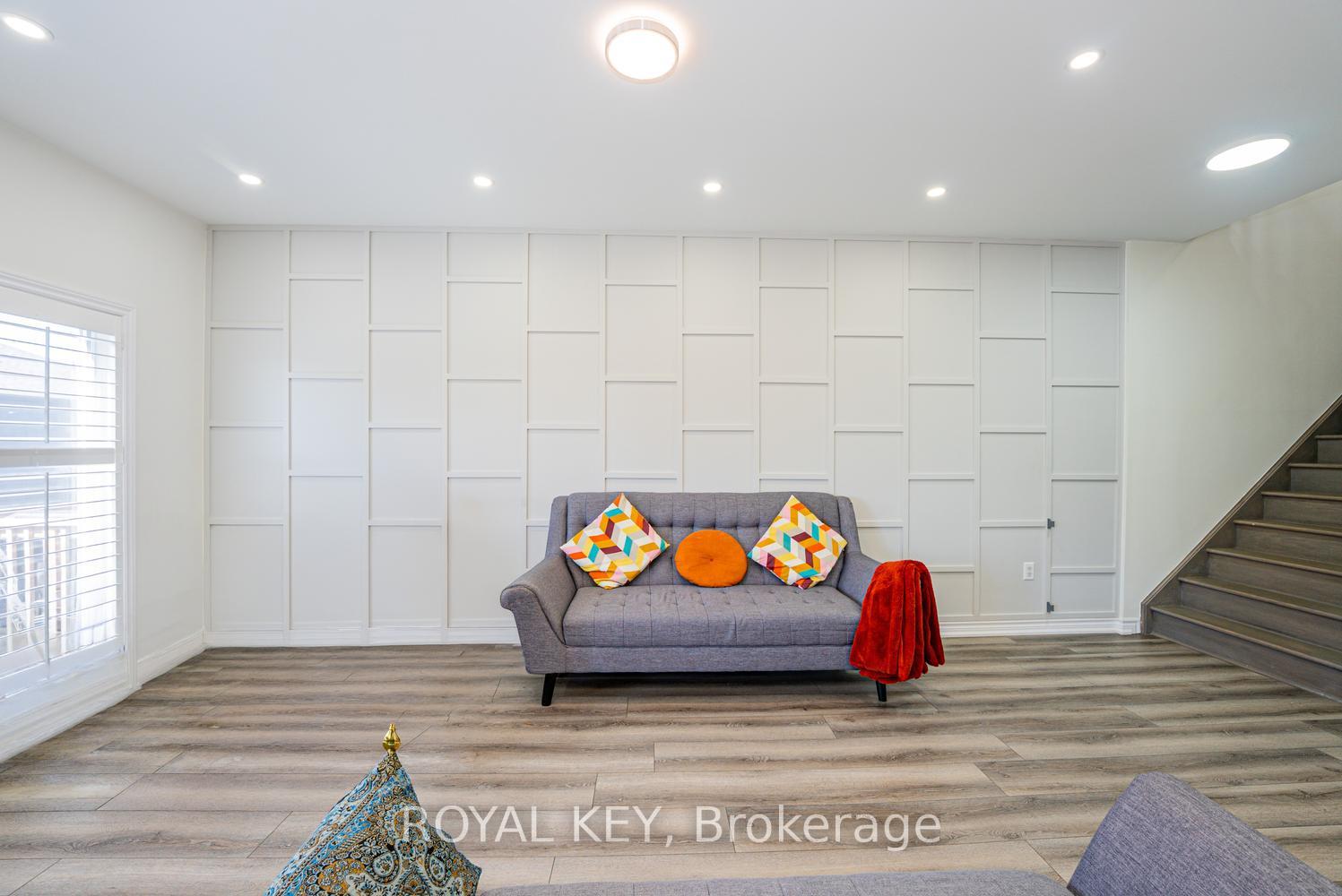 Photo 11 of 324 Equestrian Way, Cambridge, Preston Heights — HOMEH