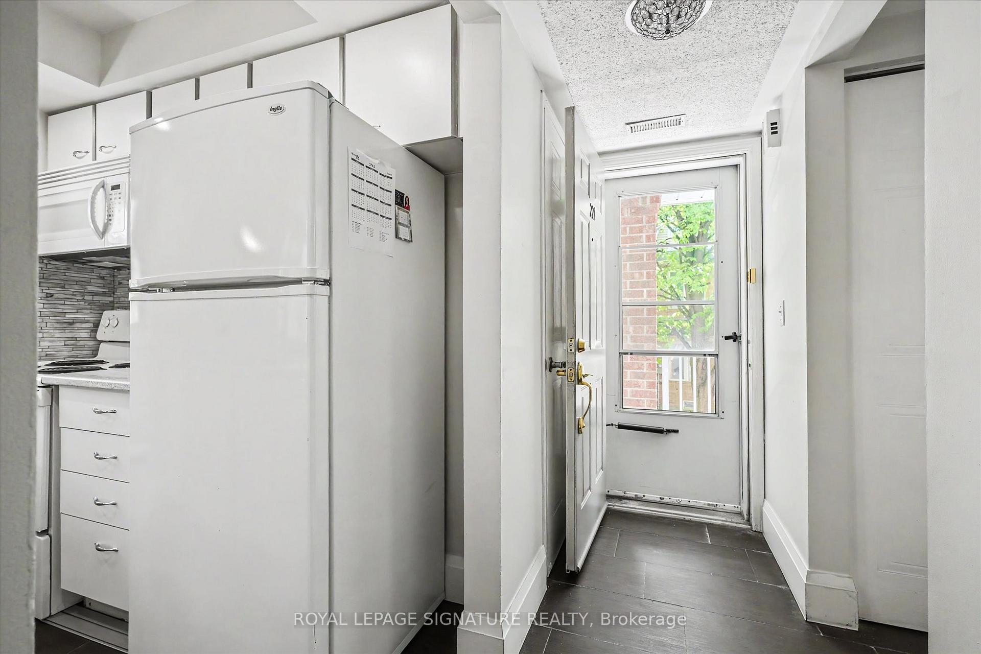 Photo 3 of Unit 221, 101 Bristol Road E, Mississauga, Hurontario — HOMEH