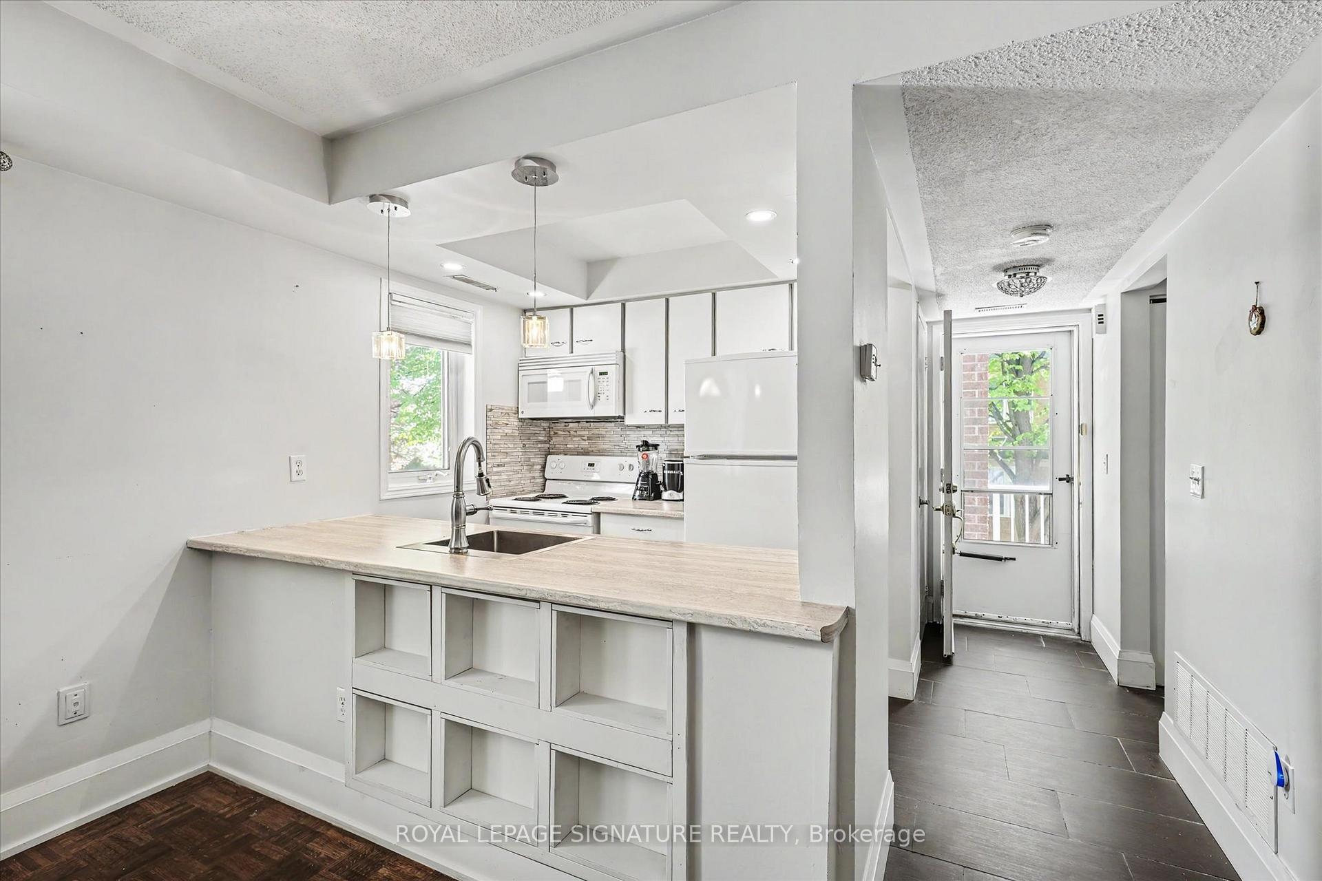 Photo 6 of Unit 221, 101 Bristol Road E, Mississauga, Hurontario — HOMEH