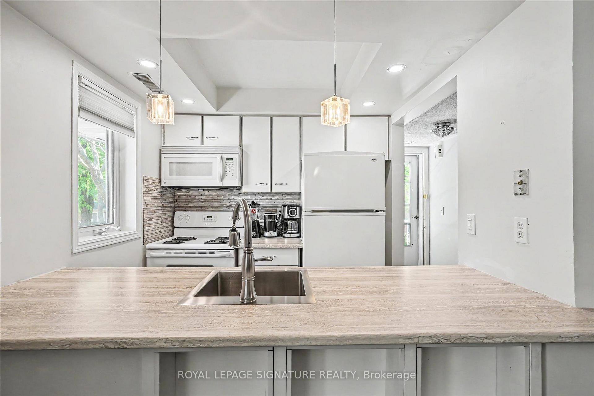 Photo 7 of Unit 221, 101 Bristol Road E, Mississauga, Hurontario — HOMEH